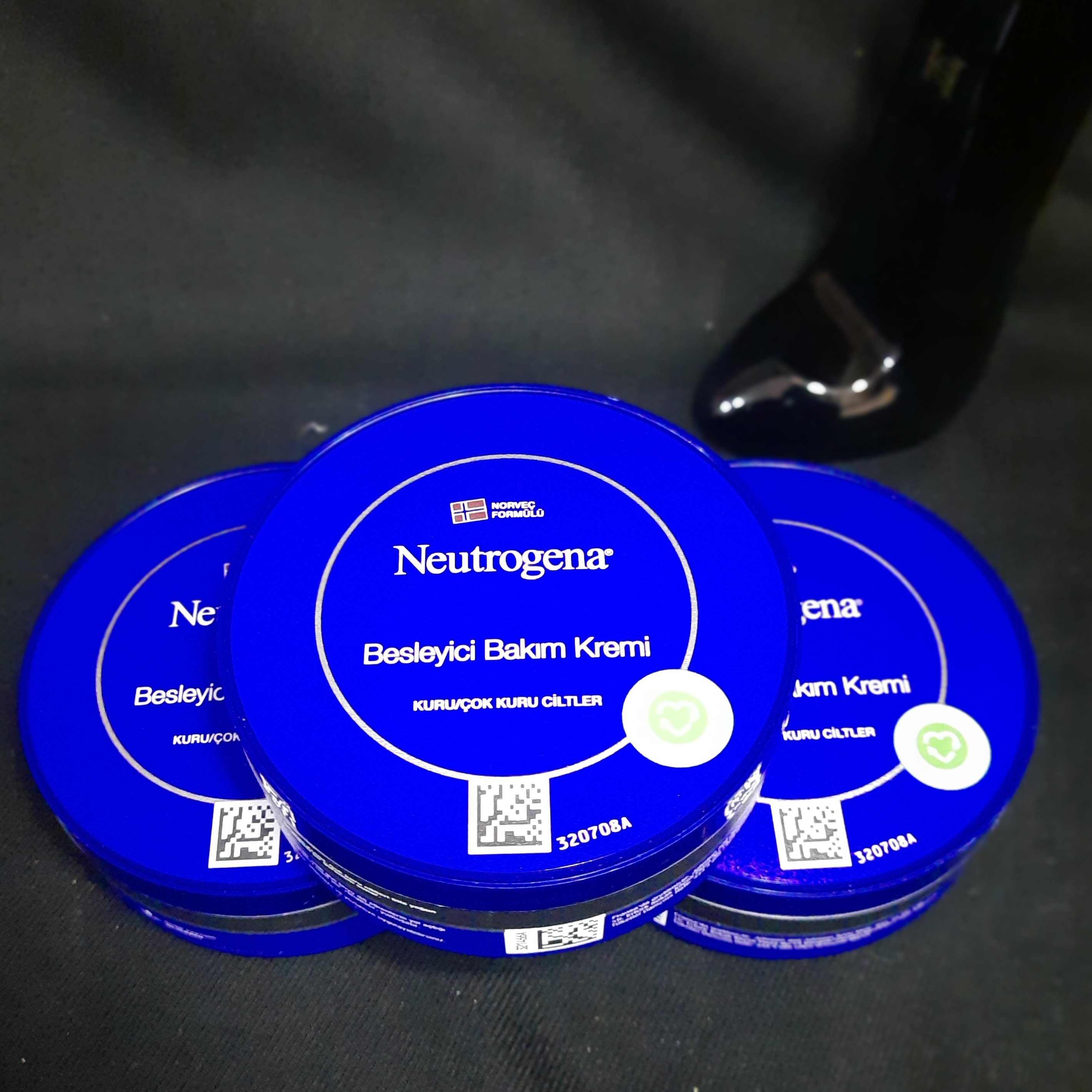 کرم تغذیه کننده دست وصورت نوتروژینا