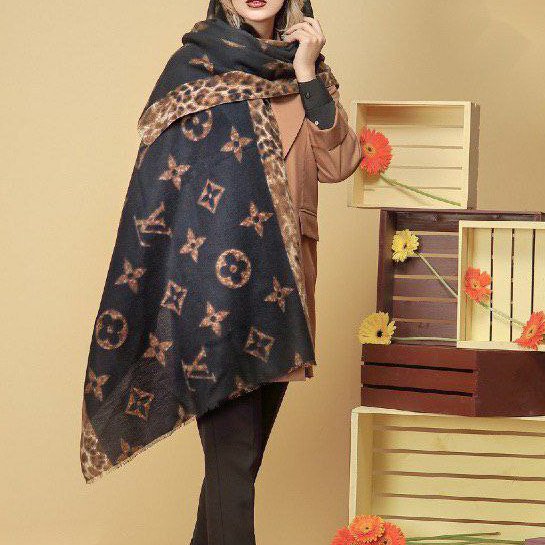 شال پاییزه موهر طرح ال وی زمینه مشکی