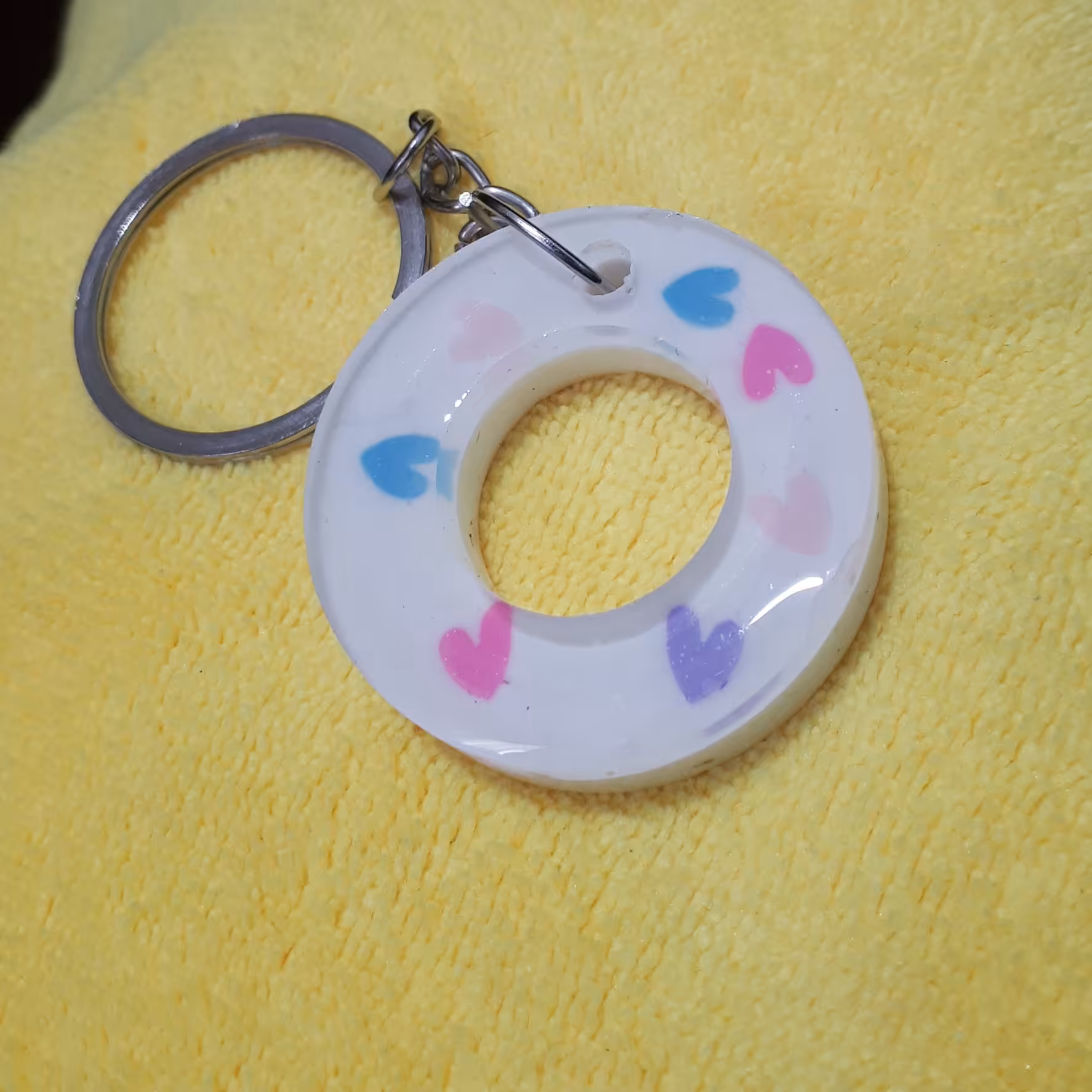 جاکلیدی و آویز کیف رزینی دستساز دایره ای 