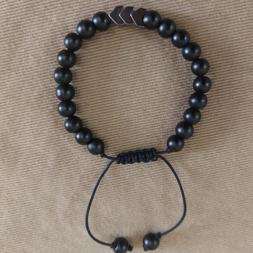 دستبند اونیکس مشکی و حدید فلشی با قفل کشویی قابل تنظیم. (گردنبند و گوشواره ستش هم موجوده )