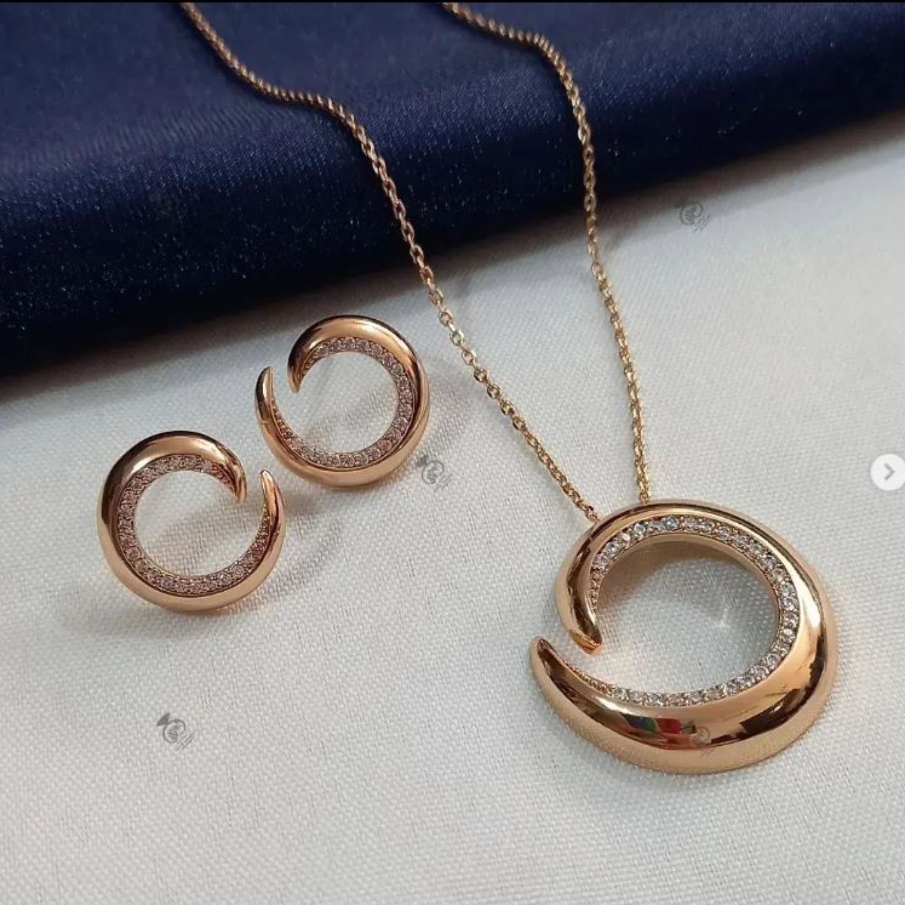 نیم ست طرح طلا و رنگ ثابت برند ژوپینگ 