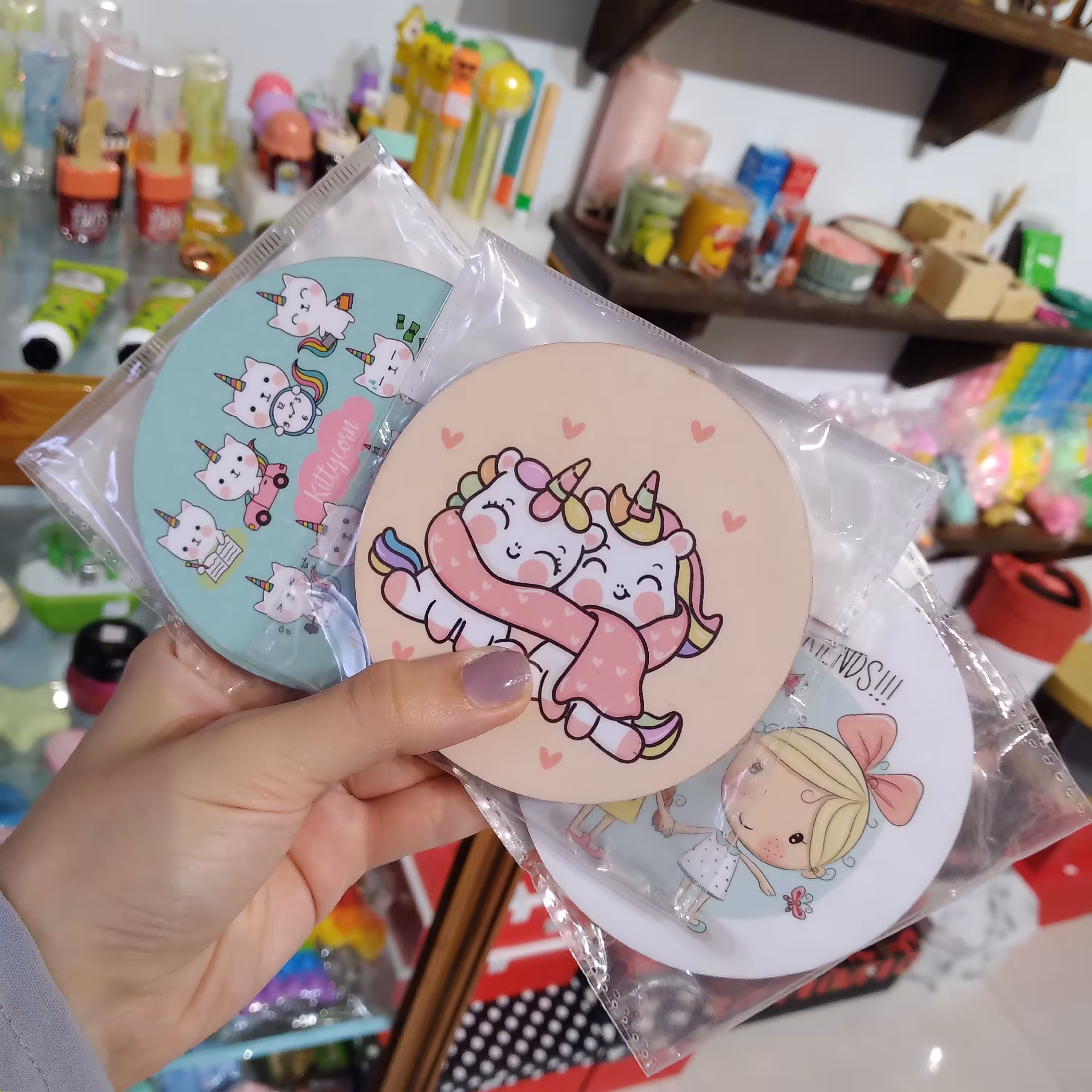 آینه چوبی گرد با طرح های فانتزی