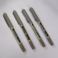 روان نویس یونیبال ژاپنی در دو رنگ مشکی و آبی 