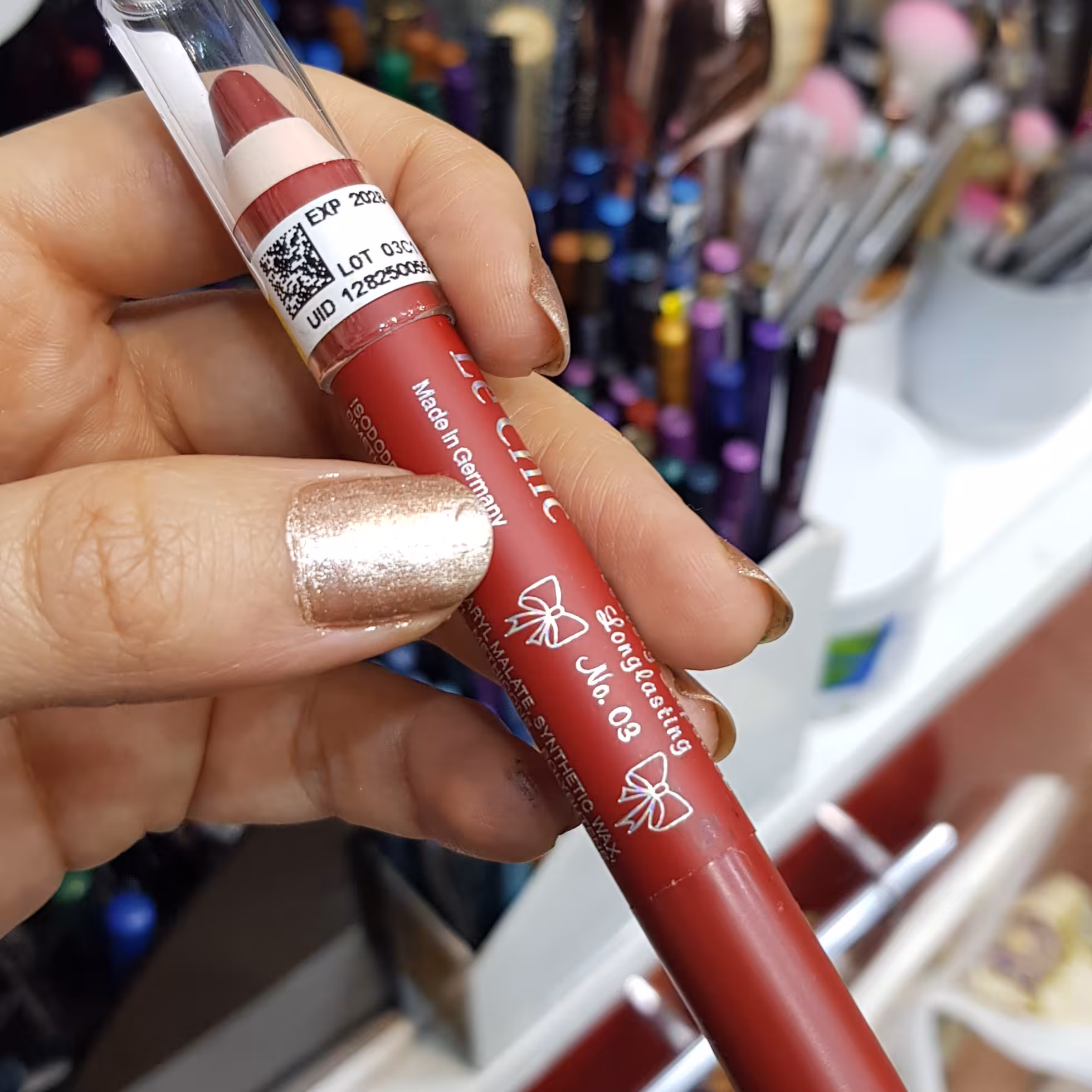 رژلب مدادی لچیک اصل شماره 03