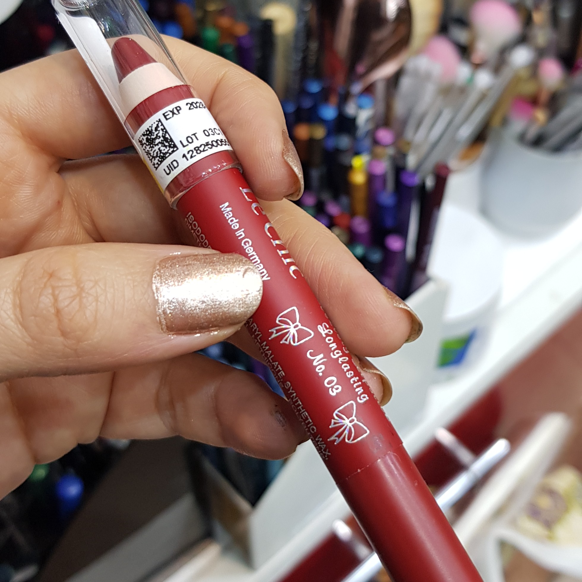 رژلب مدادی لچیک اصل شماره 03