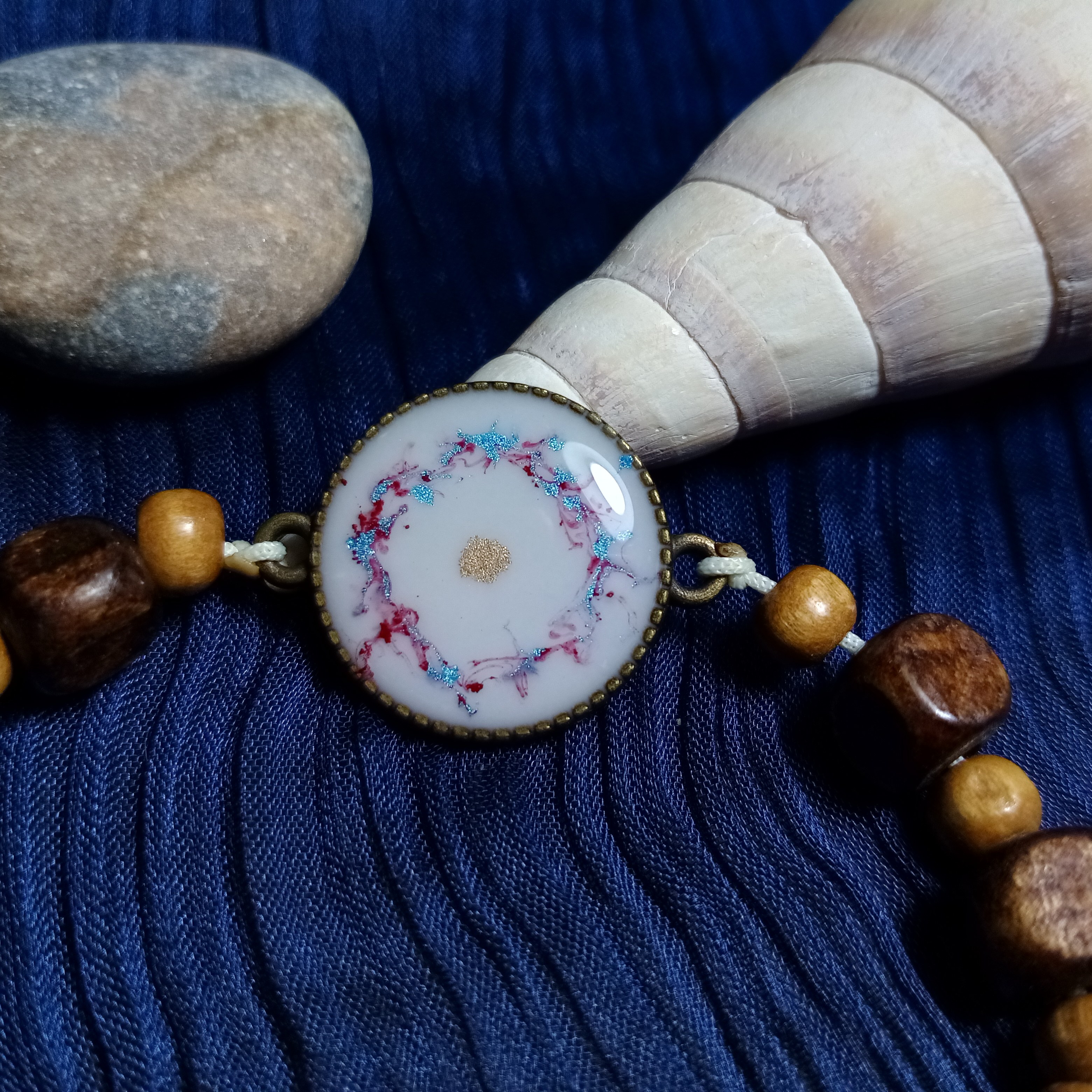 دستبند مهره ای رزینی با خرج چوبی و تغییر سایز و قابل سفارش بصورت ست