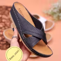 صندل طبی زنانه کد 647 سحاب جنس رویه چرم فولوترجنس زیرهpuصددرصد طبی رنگ مشکی کالباسی سایز 37 تا40