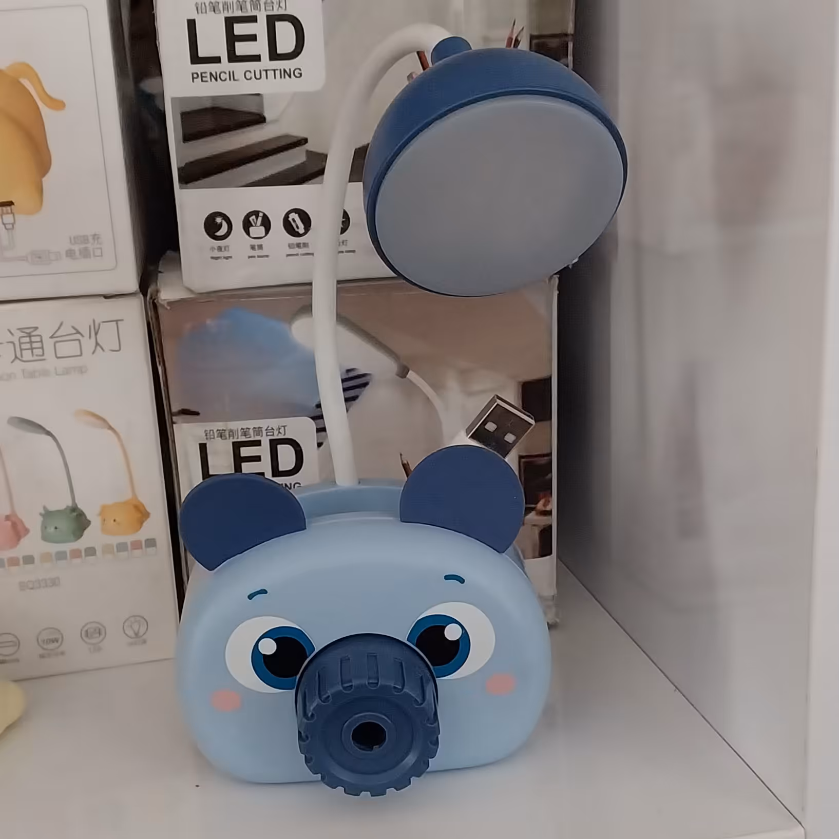 چراغ مطالعه شارژی  و جامدادی