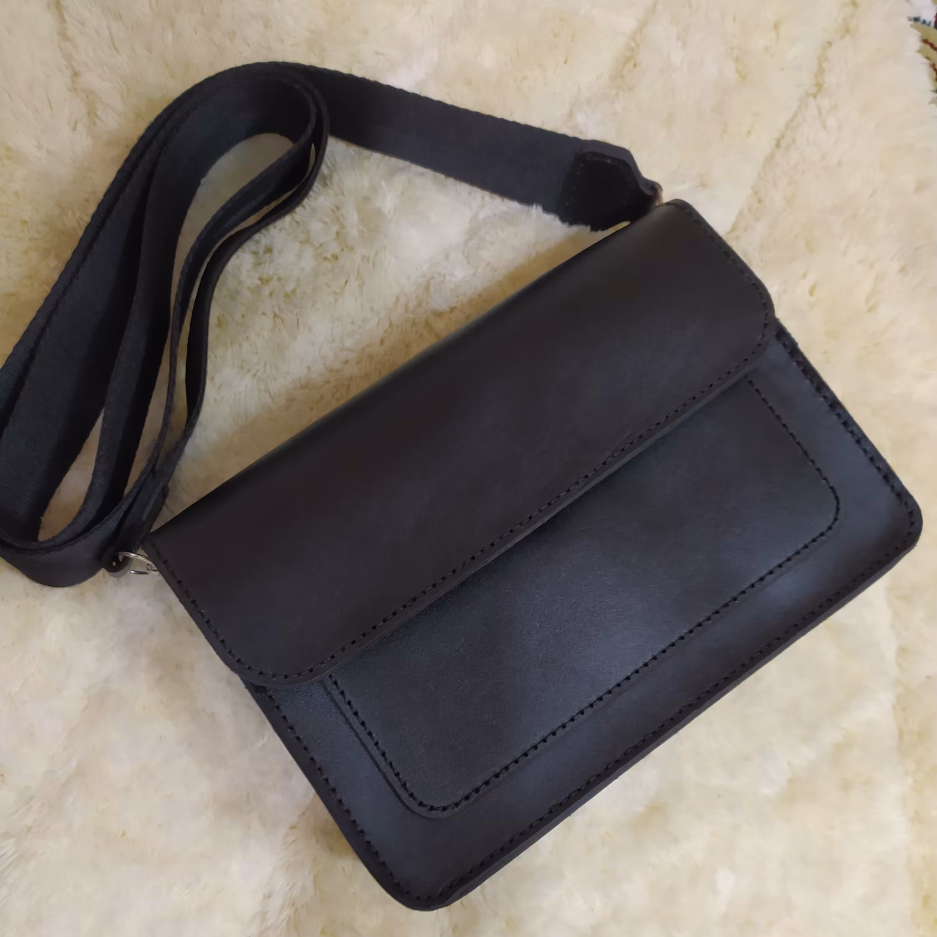 کیف دوشی زنانه  چرم طبیعی دست دوز 