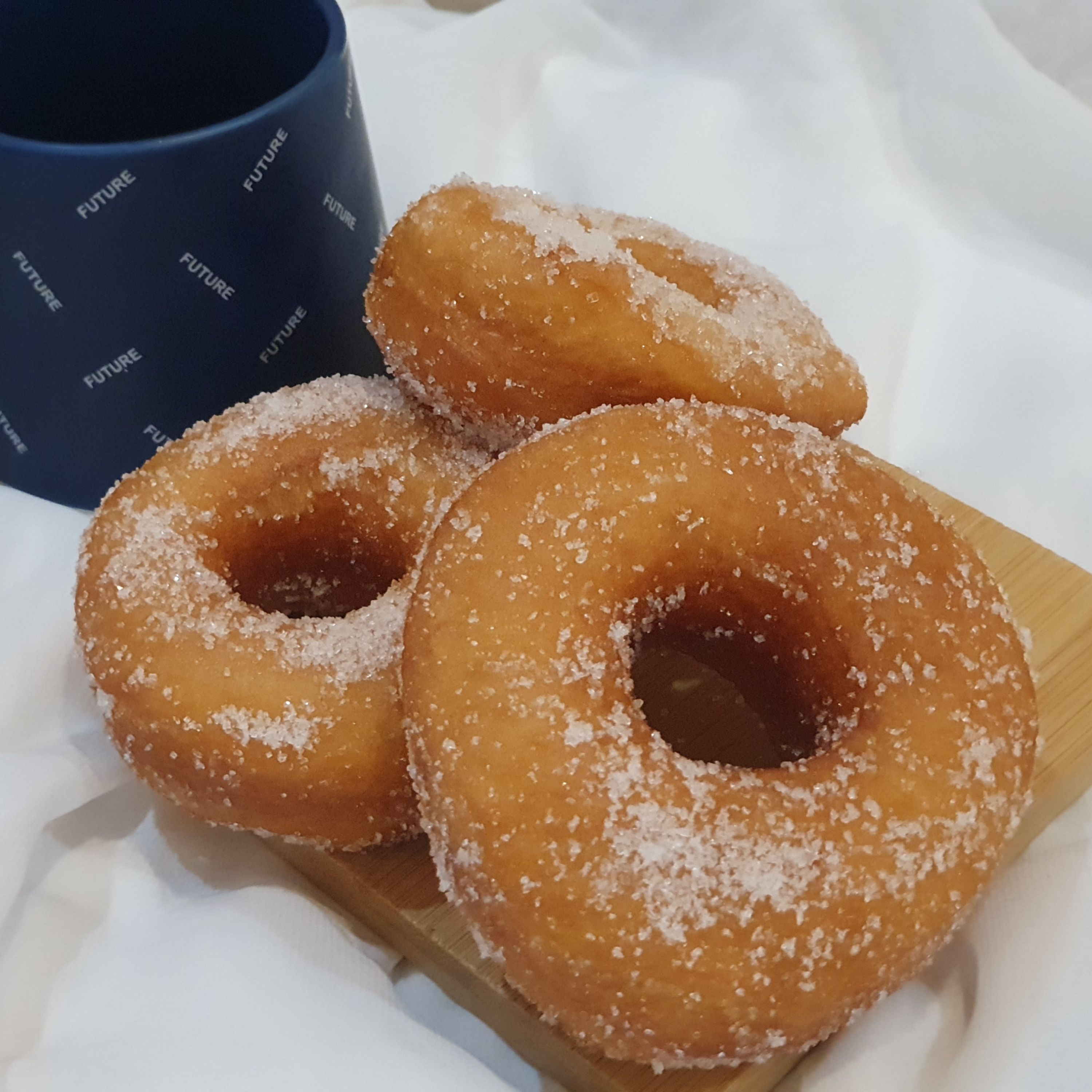 دونات شکلاتی و شکری 