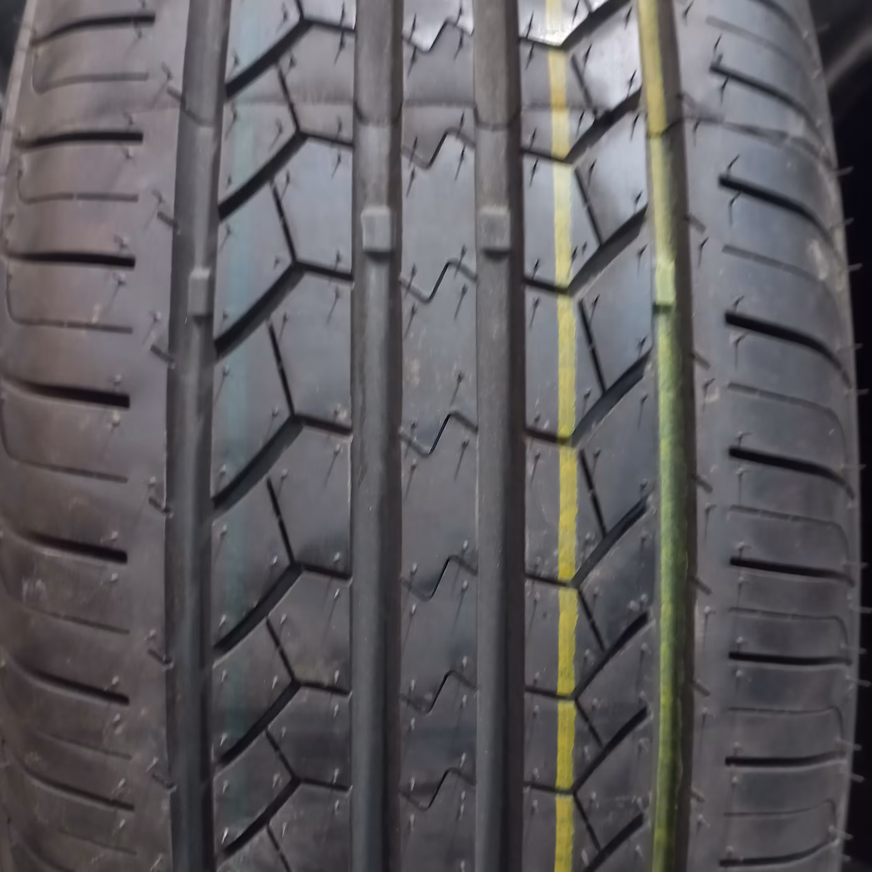 لاستیک  بارز ر195.60.15