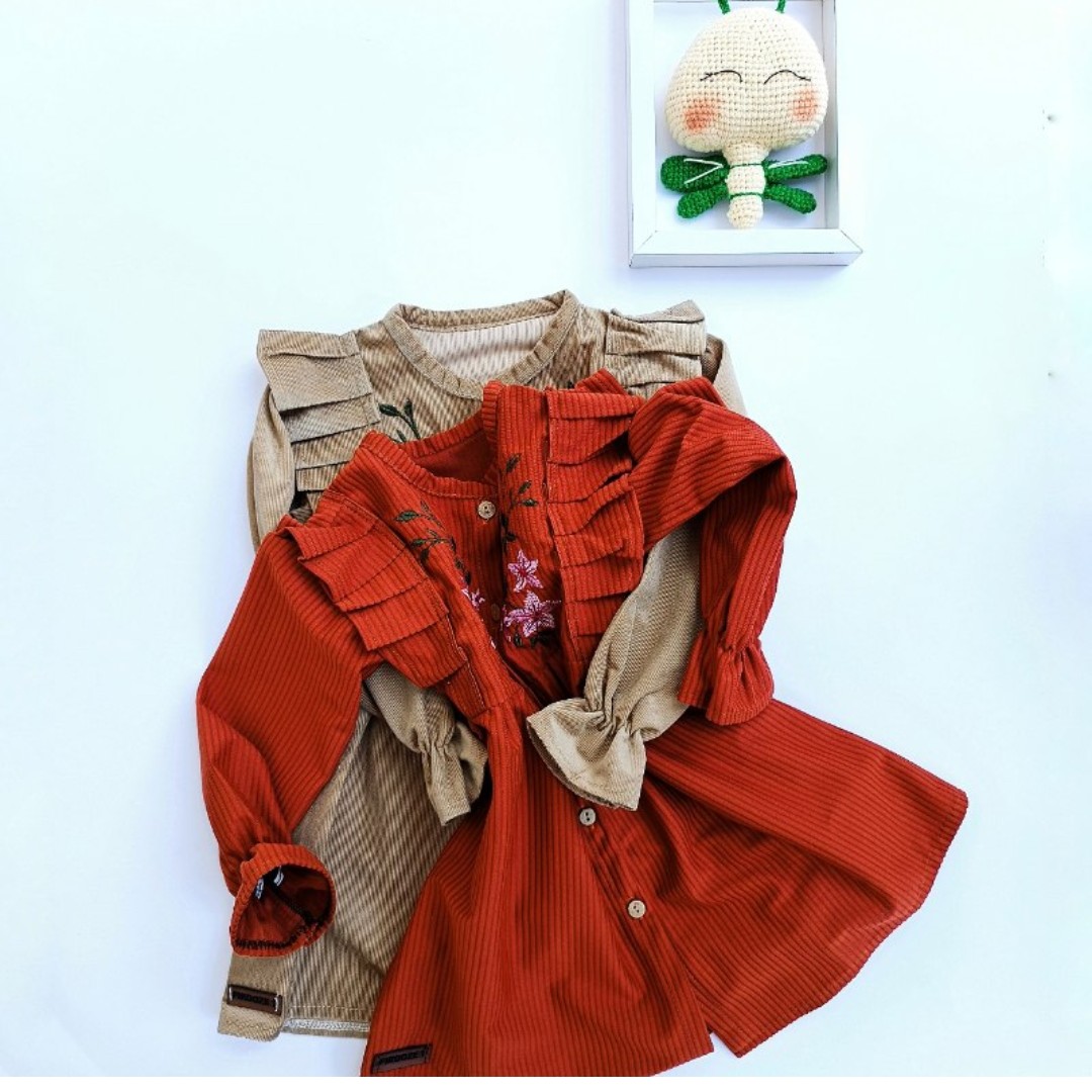 پیراهن دخترانه جلو باز گل دوزی شده ،دارای رنگ بندی و سایز بندی