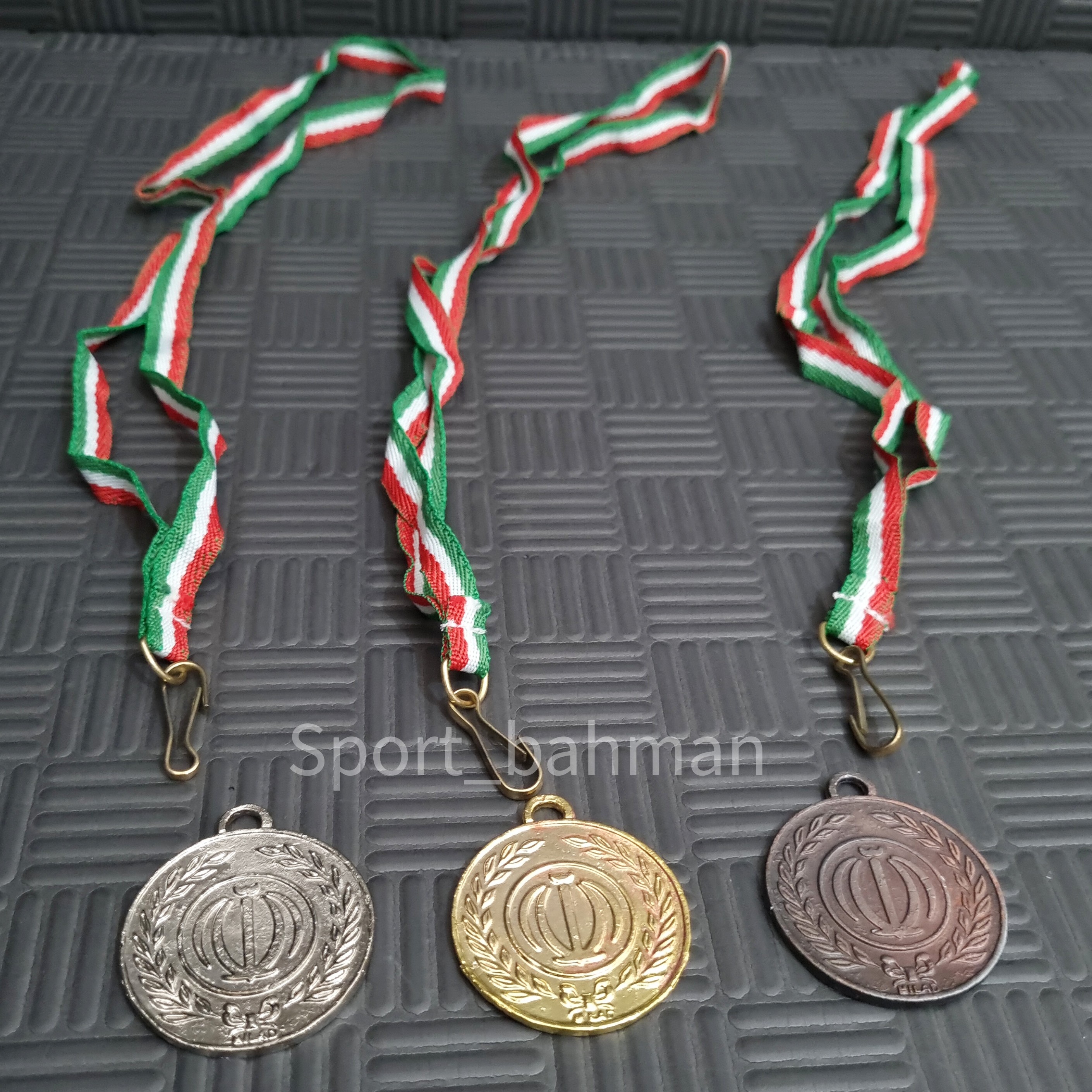 مدال همگانی همراه بند