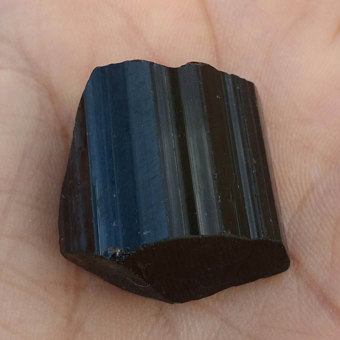 سنگ راف تورمالین شرول وارداتی ارزشمند شاهکار خلقت 100درصد طبیعی
مناسب جهت کلکسیون و ساخت نگین
کد 9119