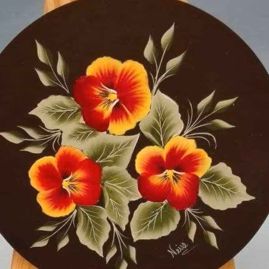 دوستان و بانوان خوش سلیقه این تابلو های زیبا نقاشی روی پارچه است که با دست و قلم مو کشیده شده و قابل شستشو است 