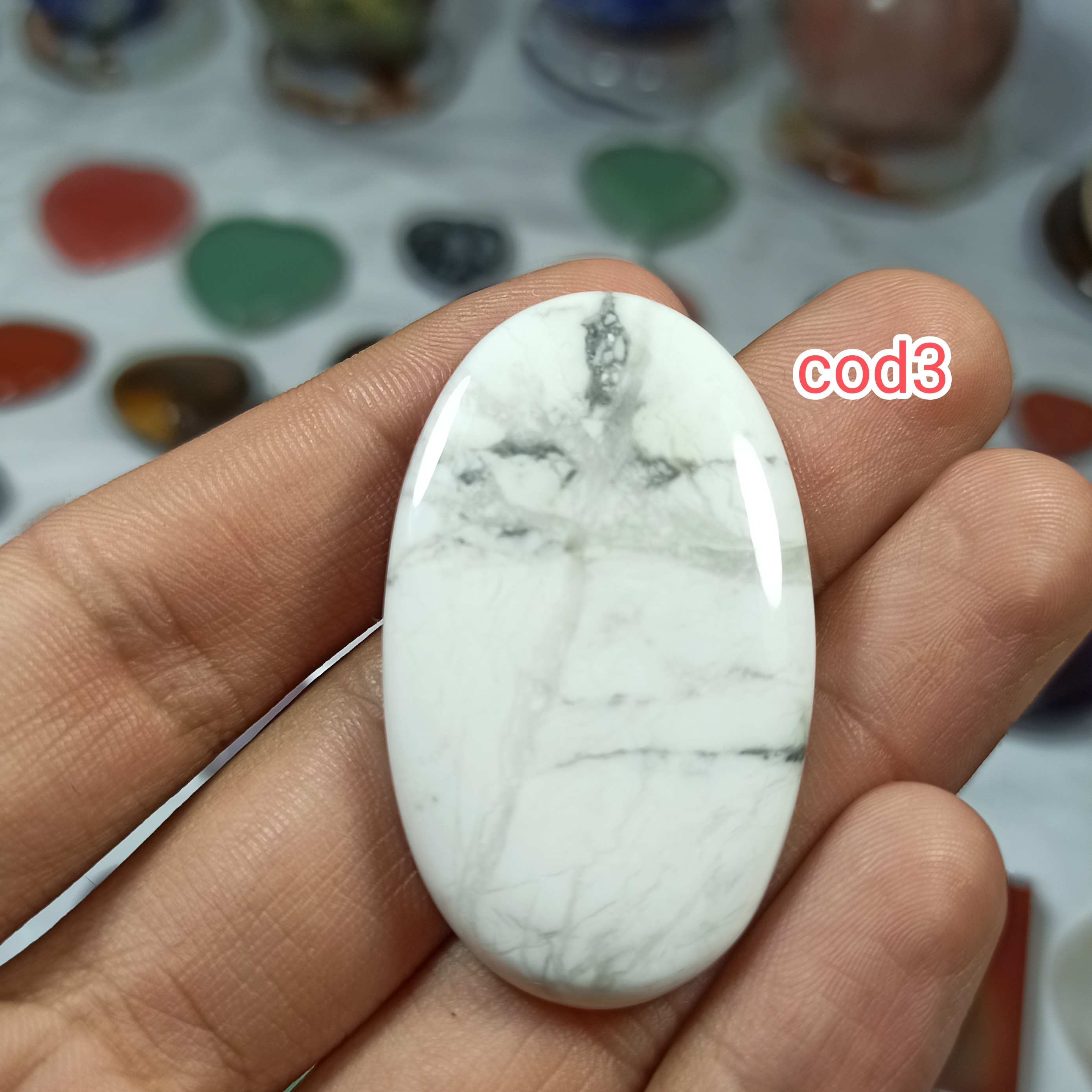 نگین هولیت معدنی