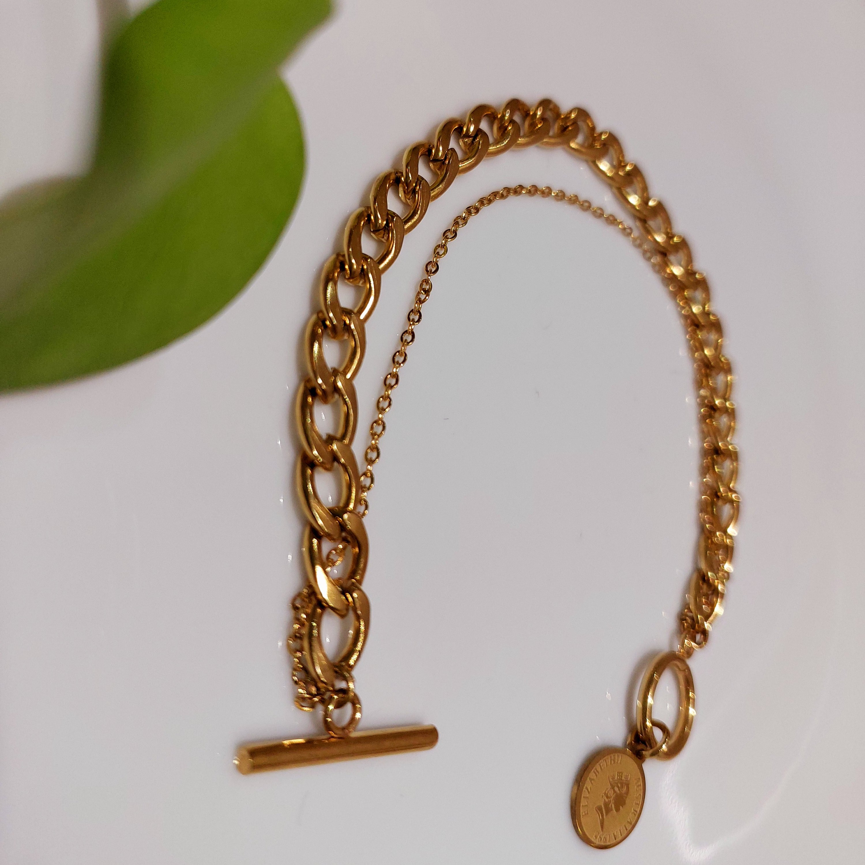 دستبند کارتیر  دو رج با قفل T و  پلاک الیزابت،استیل و رنگ ثابت و بدون حساسیت