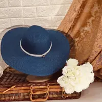 کلاه ساحلی نیم متری لاکچری