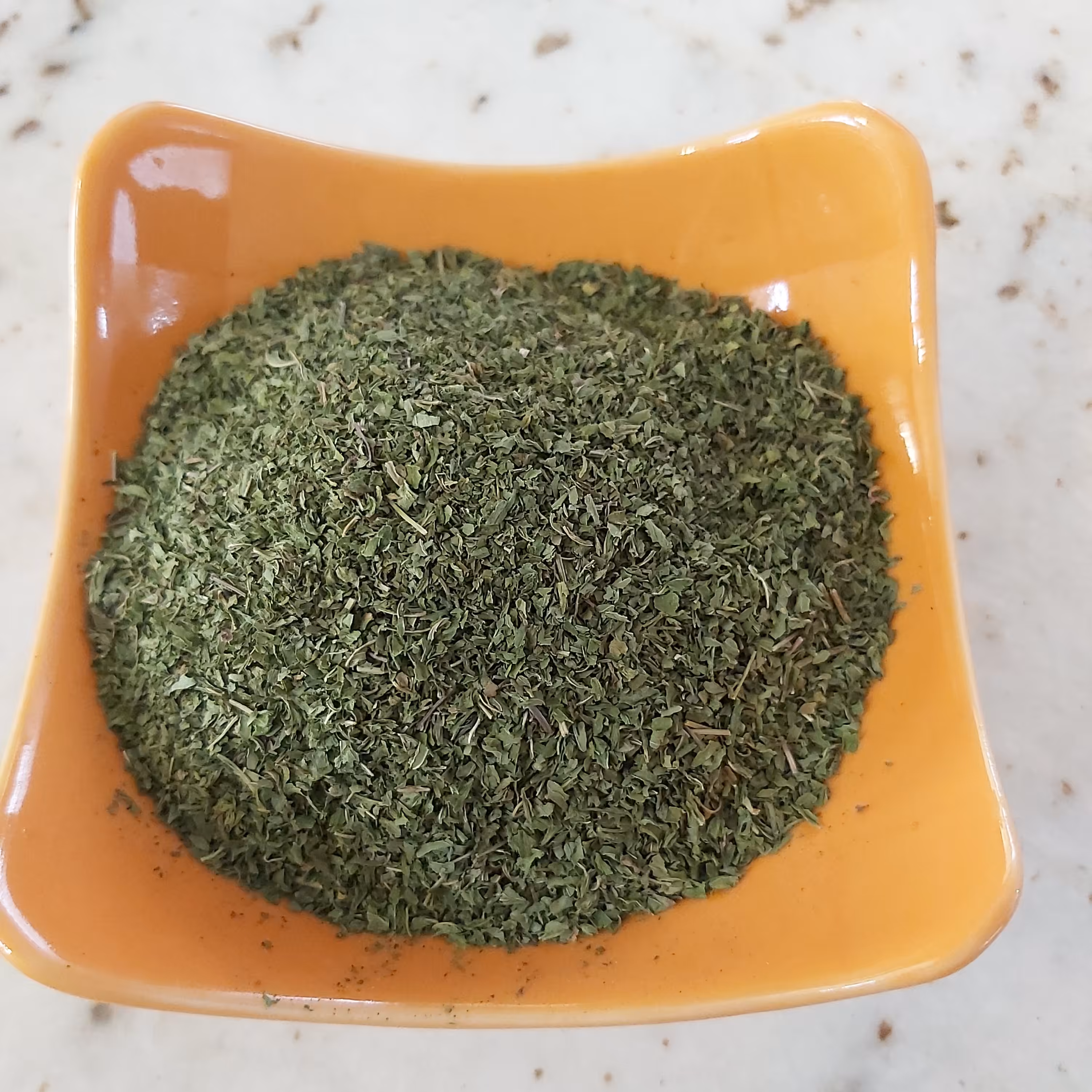 نعناع خشک شده محصول حیاط خانه