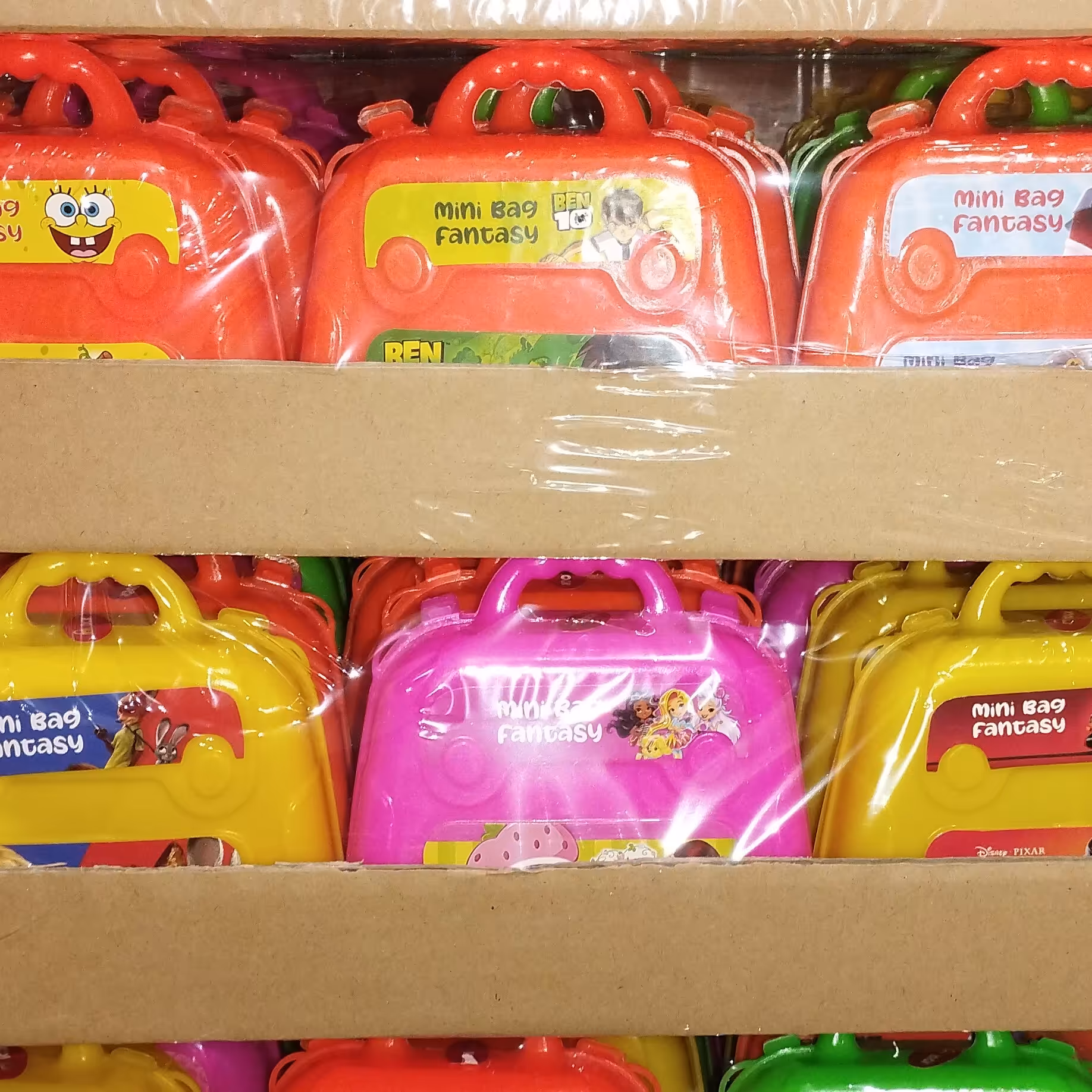 تولید اسباب بازی شانسی کیف فانتزی کوچک  (فروش عمده) حاشیه سود عالی جهت پخش و فروشگاها بسته 18 عددی  189 هزار تومان