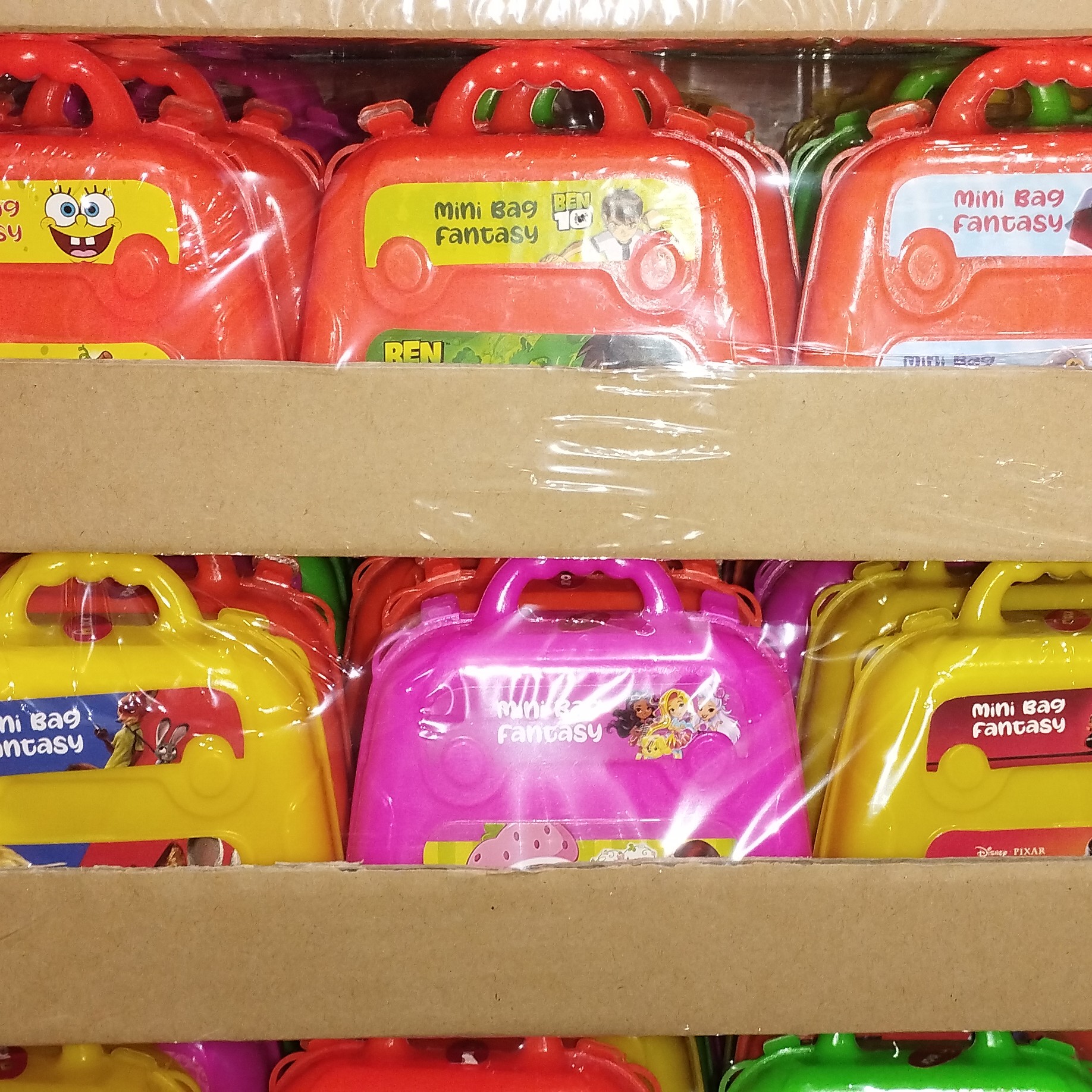 تولید اسباب بازی شانسی کیف فانتزی کوچک  (فروش عمده) حاشیه سود عالی جهت پخش و فروشگاها بسته 18 عددی  189 هزار تومان