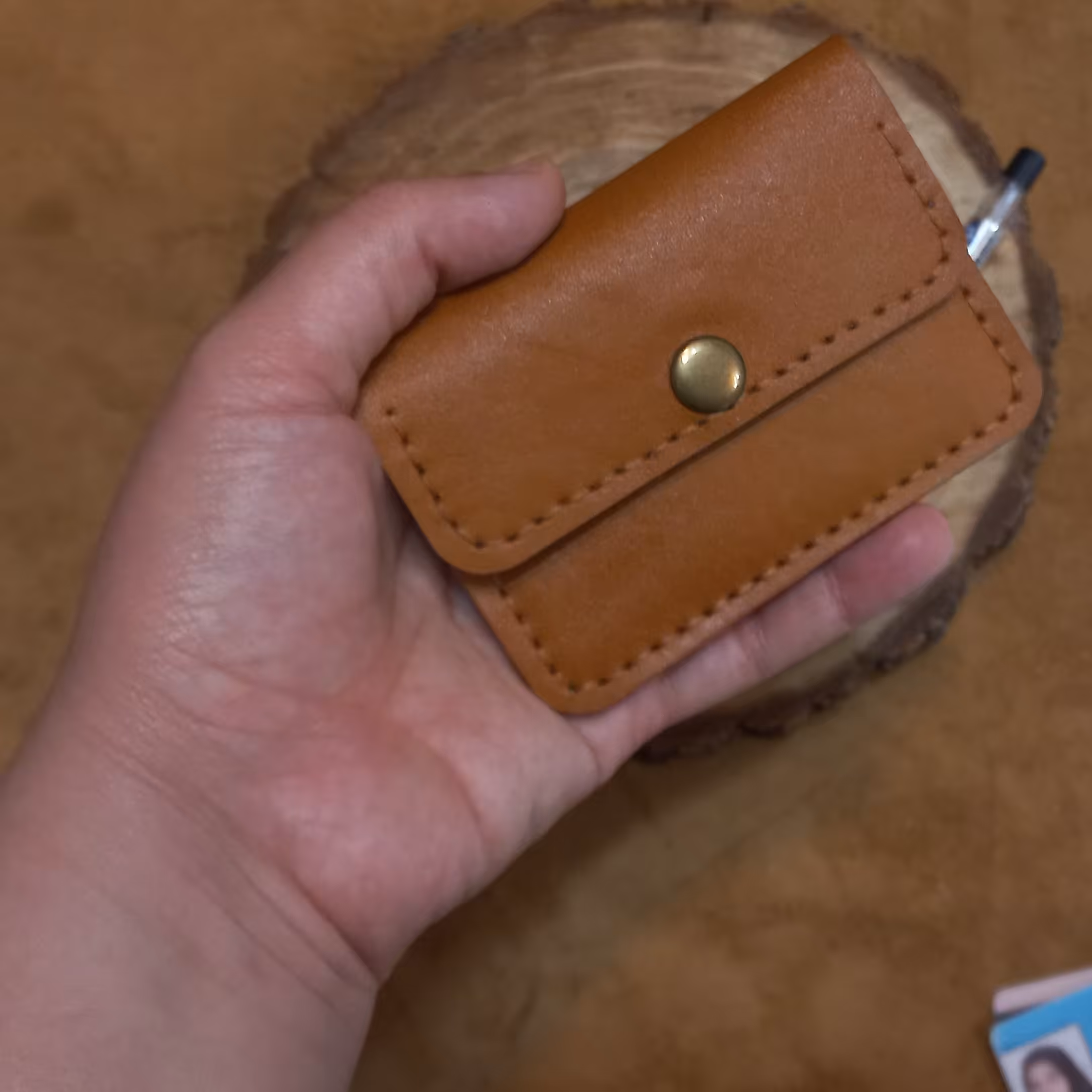 کیف جای کارت چرم طبیعی دست دوز-جمع و جور -قبل از سفارش درباره ترکیب رنگش بپرسید