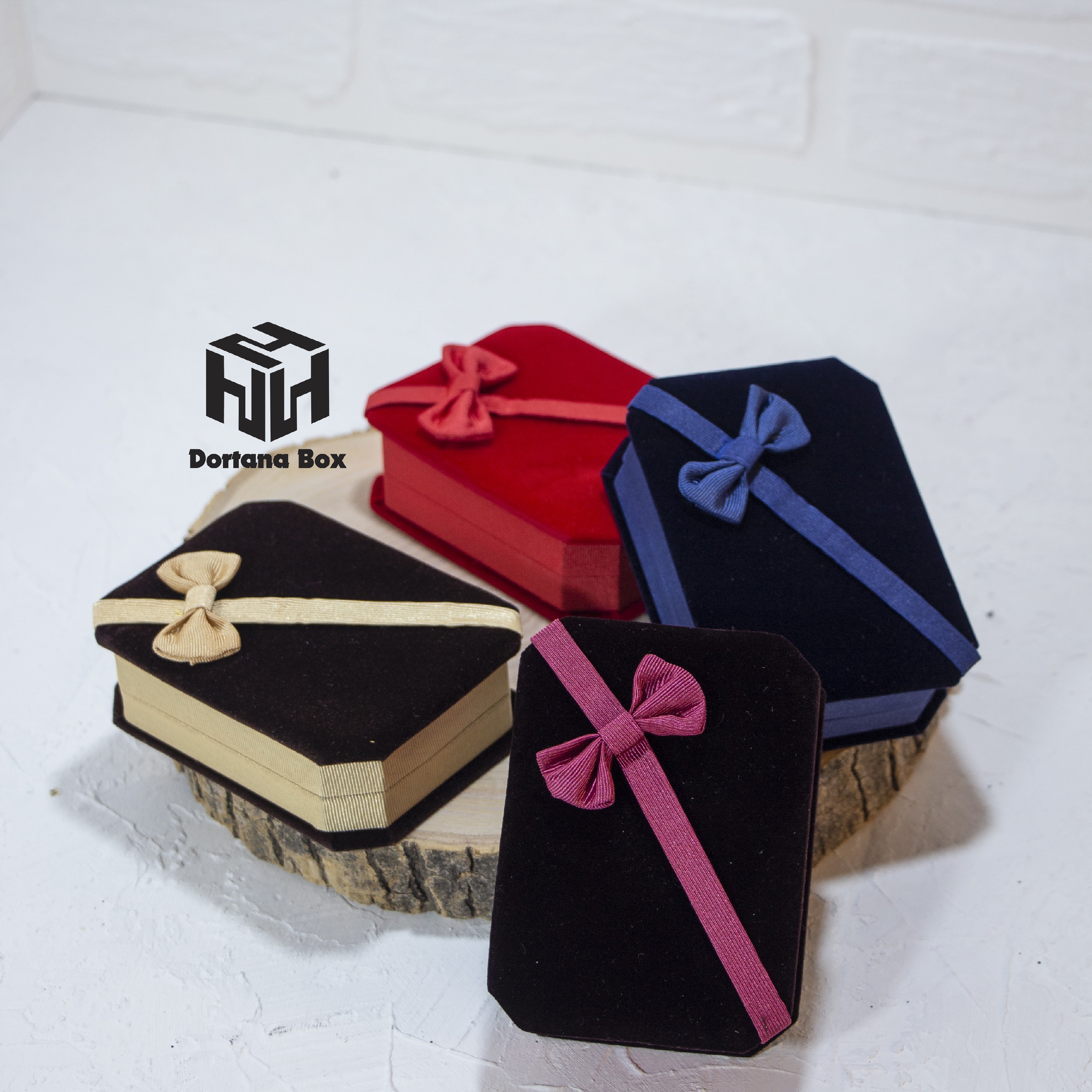 جعبه طلا و جواهر مدالی مخمل پاپیون دار