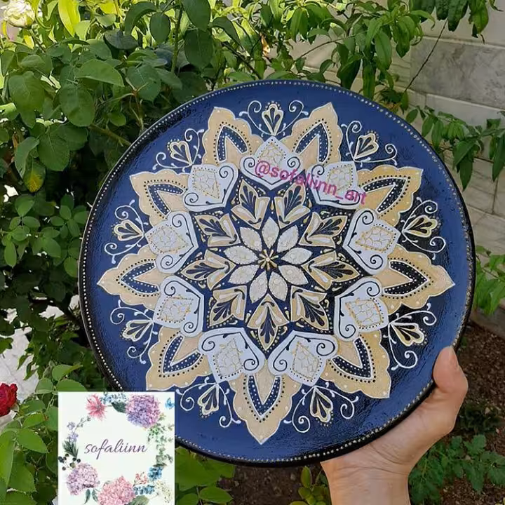 بشقاب دیوارکوب سفالی طرح سنتی مشکی طلایی