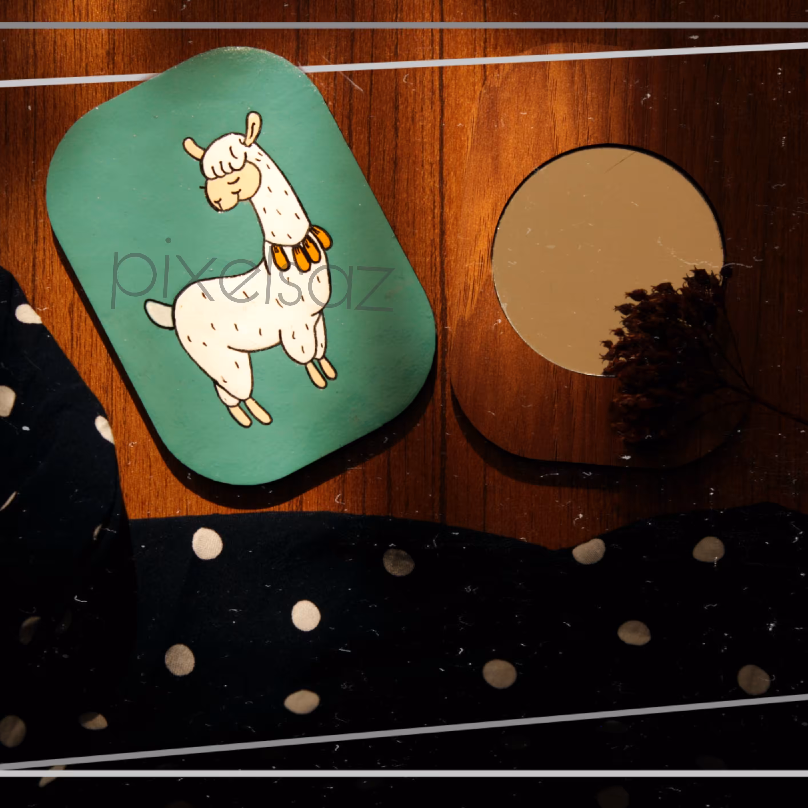 آینه جیبی طرح لامای پیکسل ساز/جنس چوبی و نقاشی شده/مناسب برای هدیه دادن و استفاده ی روزانه