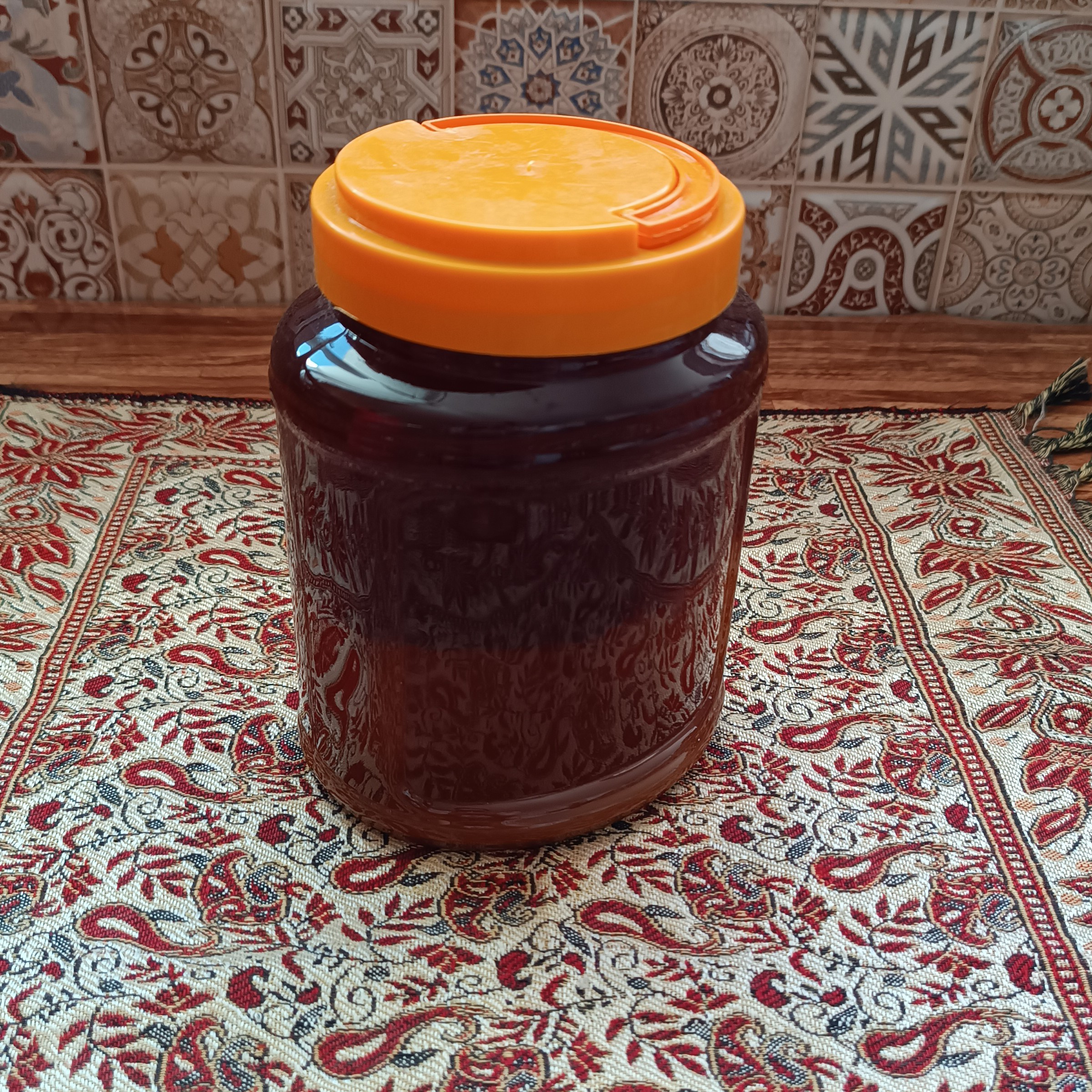 شیره انگور خوانسار  درجه یک(یک کیلو و نیمی) مصرف صبحانه و افراد دارای کم خونی