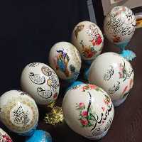 تزیینات تخم شترمرغ دررنگ های مختلف درون 300 گرمی باپایه مناسب 