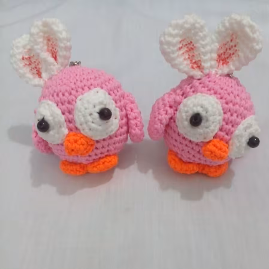 جاکلیدی مدل جغد در رنگ صورتی با بافت عالی و کاموایی با کیفیت قابل شست وشو و هم چنین هدیه به کوچولوها