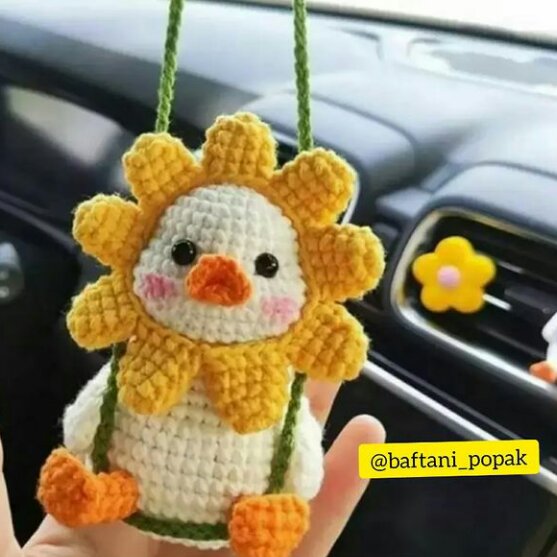 جوجه اردک اویز ماشین بافتنی پونه ...خیلی خوشگله میتونه یه هدیه ارزون و شیک باشه