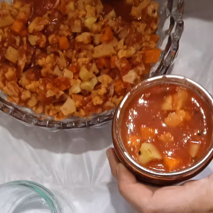 ترشی  سالادفصل یا ترشی گوجه خانگی( یک کیلویی)