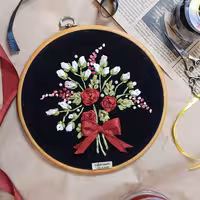 تابلوی دیوار کوب
جنس پارچه جیر مخمل
روباندوزی با دست
 روبان چینی وترک
هدیه ای خاص
قابل سفارش در