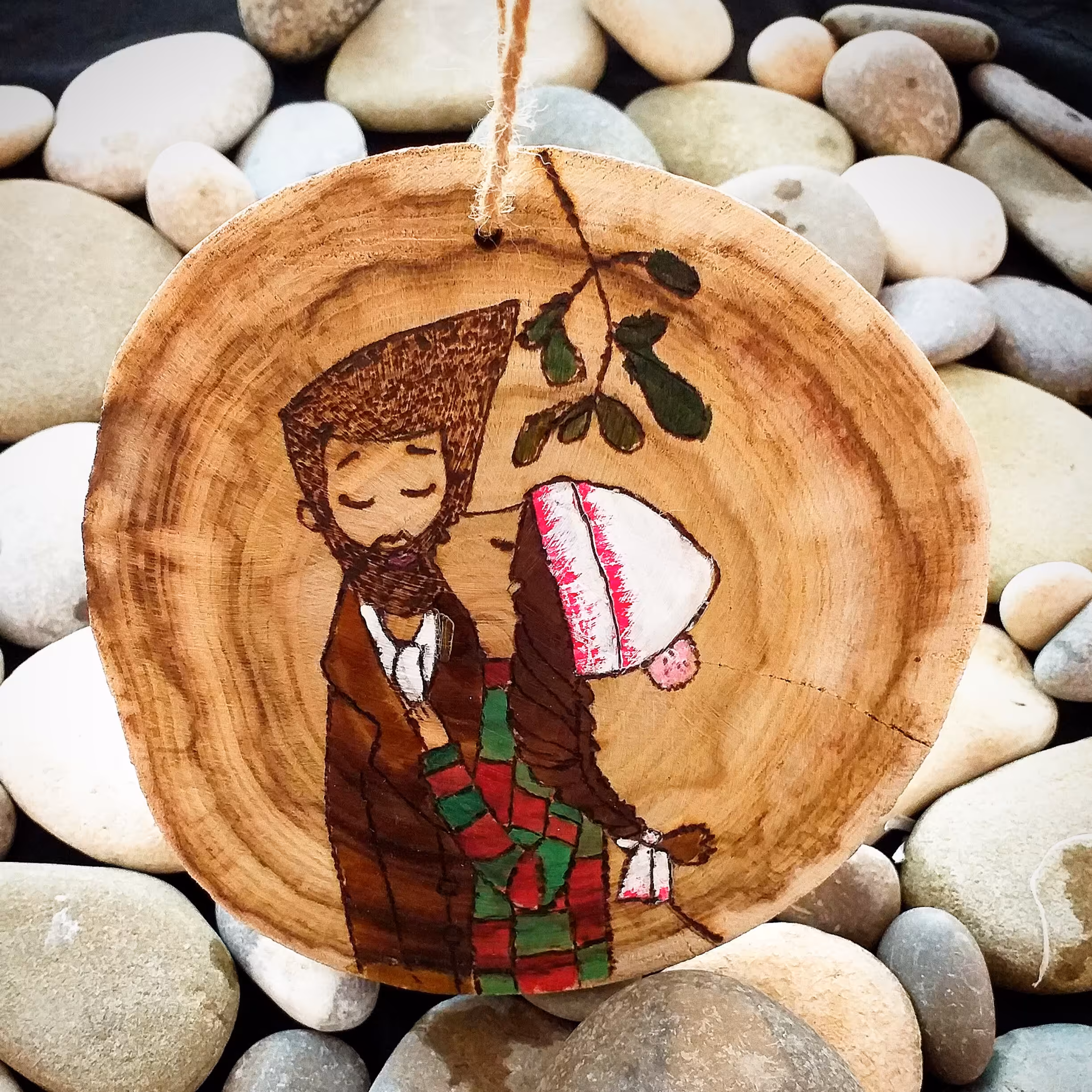 آویز چوبی طراحی شده 