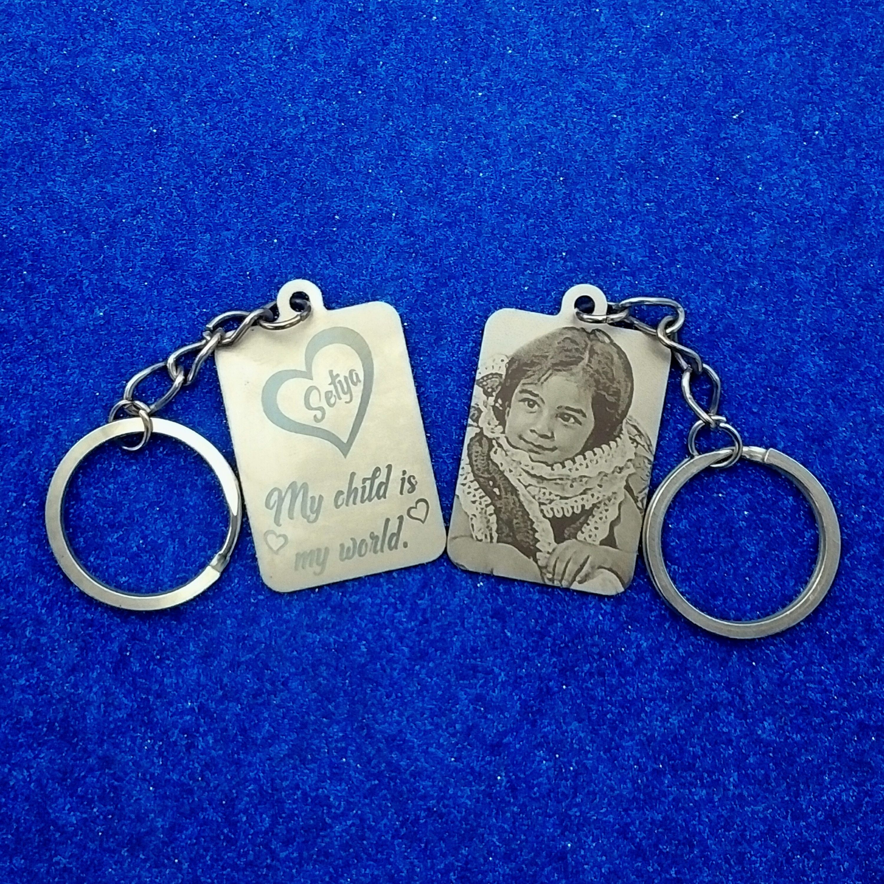 جاکلیدی استیل دوطرفه با حکاکی اختصاصی چهره و نماد ماه تولد و...