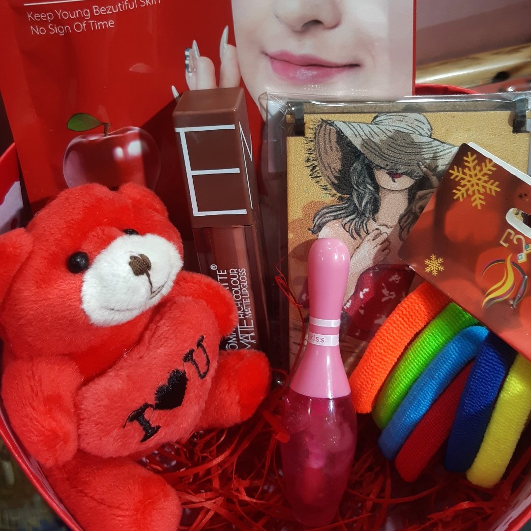 پک هدیه لوازم آرایشی 