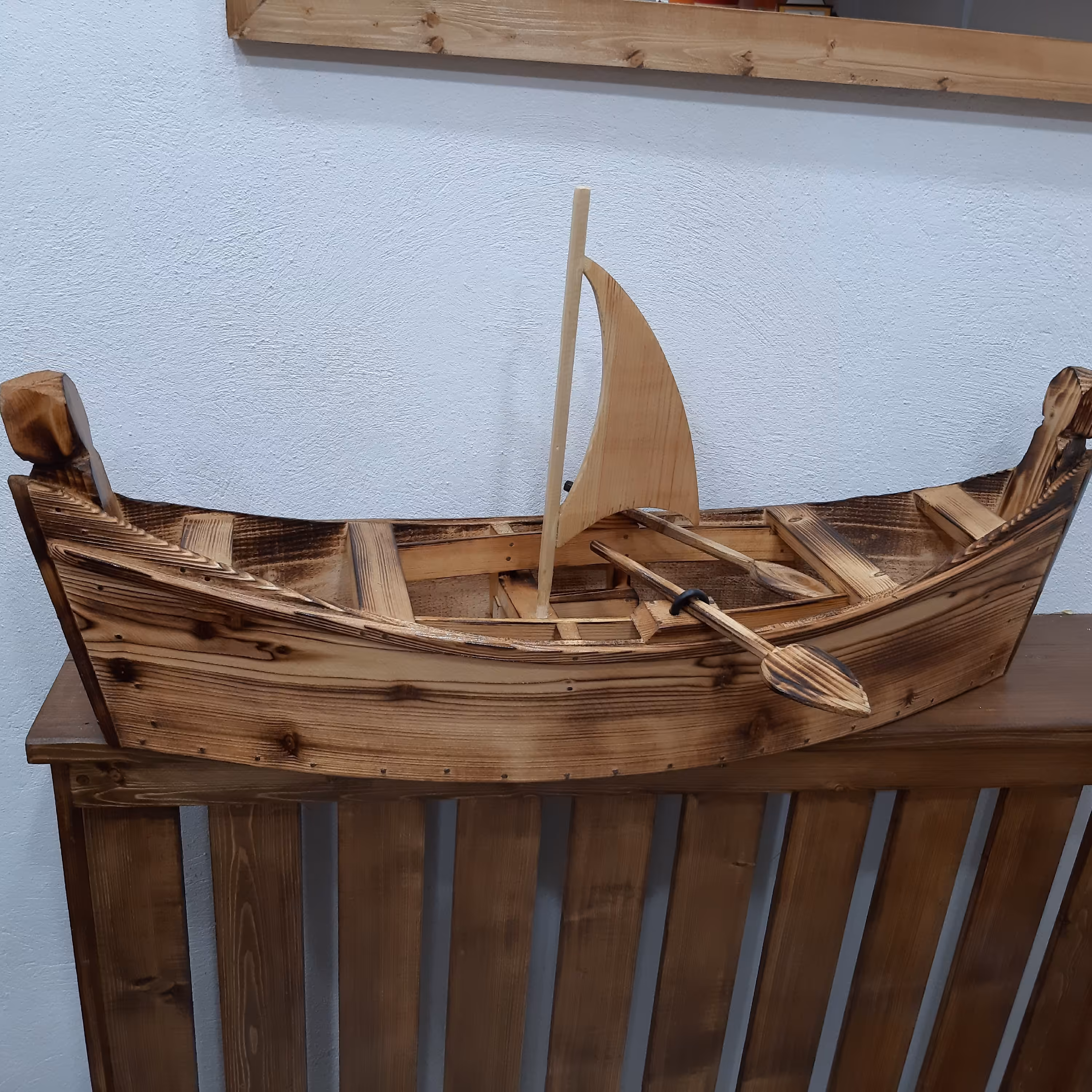 قایق چوبی دست ساز بزرگ