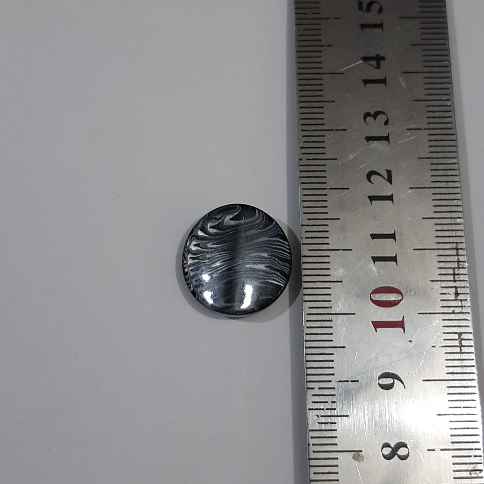 دکمه طرح دار مشکی سایز  کوچک  مناسب بلوز و مانتو و شومیز و..