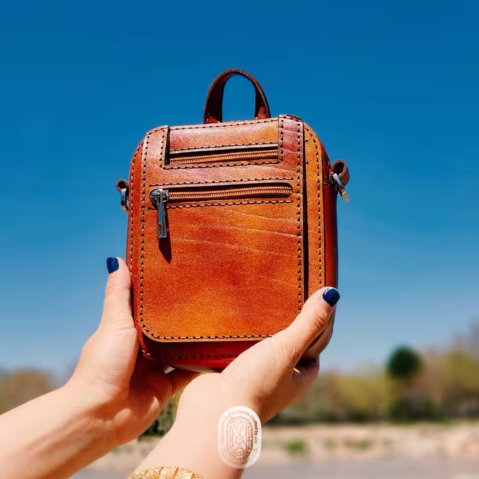 کیف چرم  دست دوز  آلا مدل ماهان سایز کوچک 