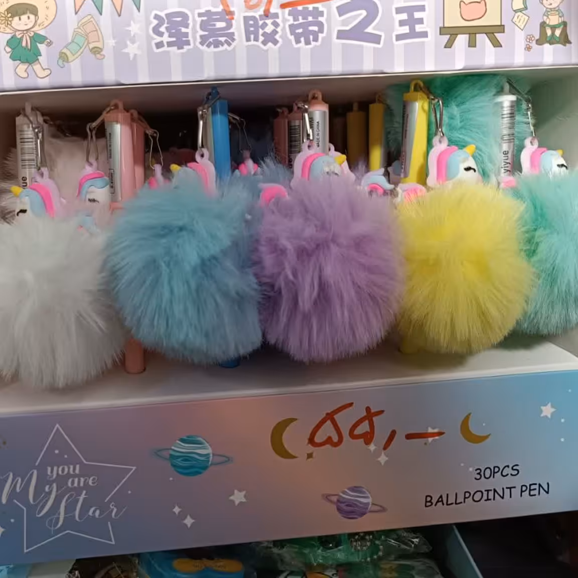 روان نویس پوم دار طرح یونیکورن ،دارای رنگبندی متنوع و زیبا 