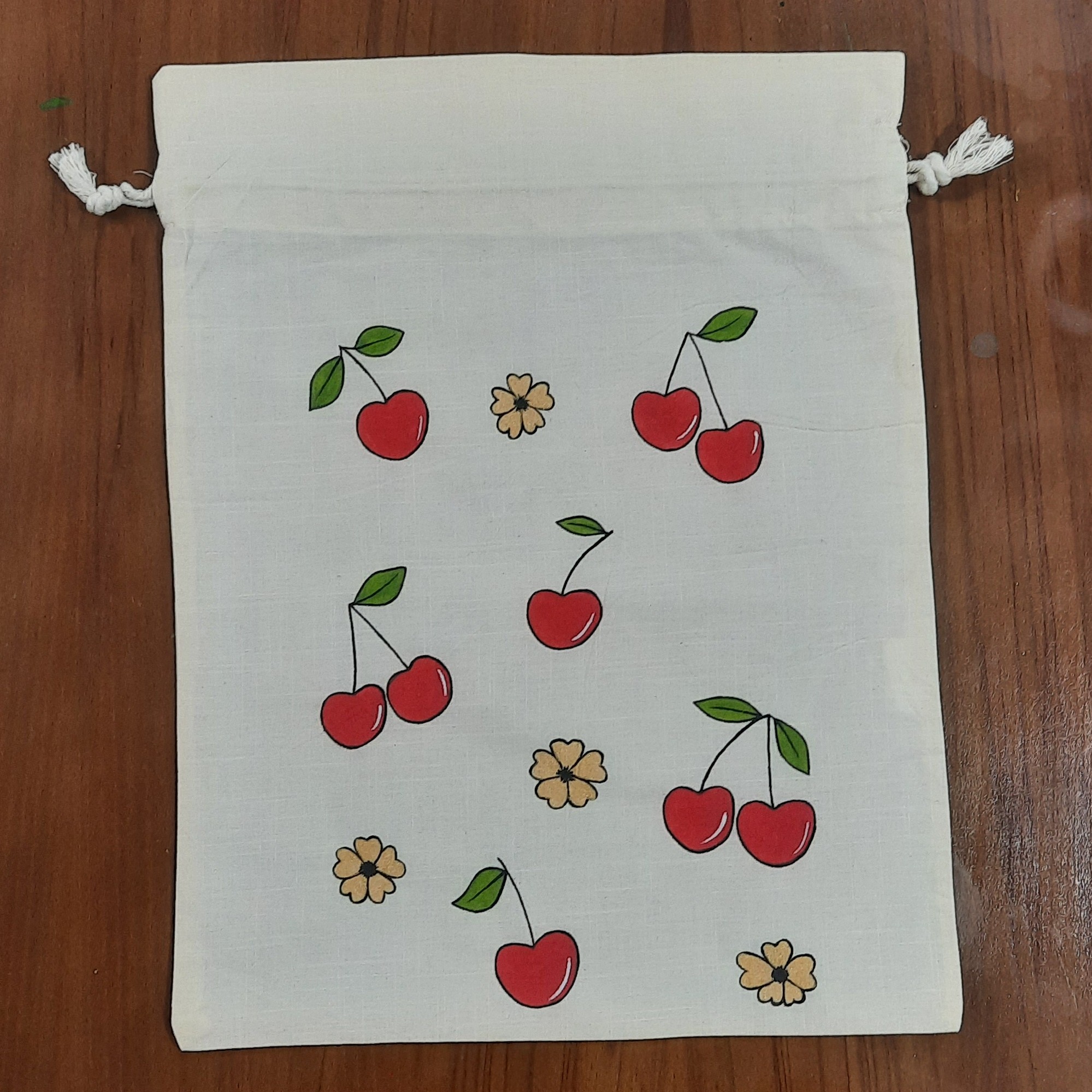 کیسه پارچه ای سبزی و میوه بند دار سایز 30در40 طرح آلبالو 