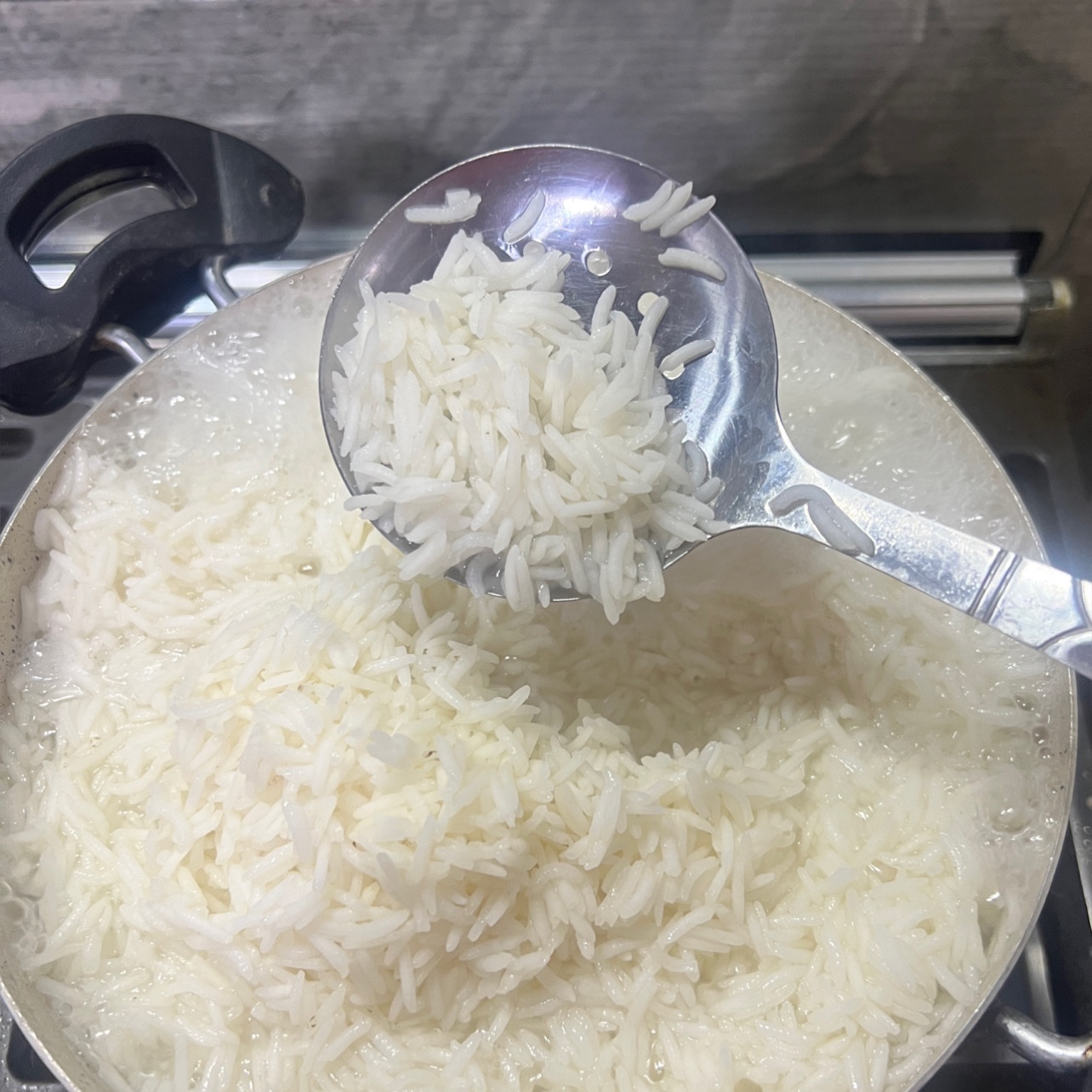برنج طارم هاشمی کشت اول با عطر و پخت بی نظیر (بسته ده کیلویی )
