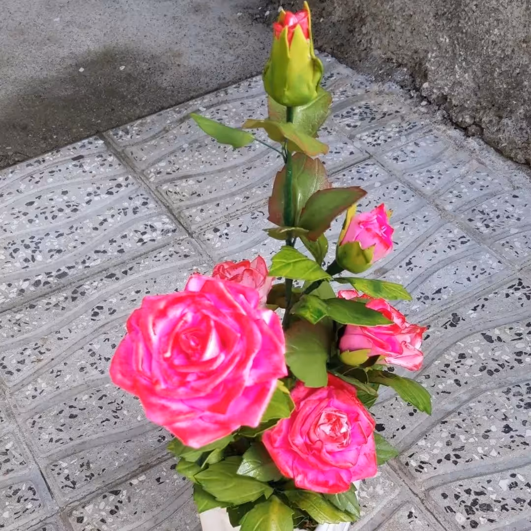 گل با گلدان مصنوعی
