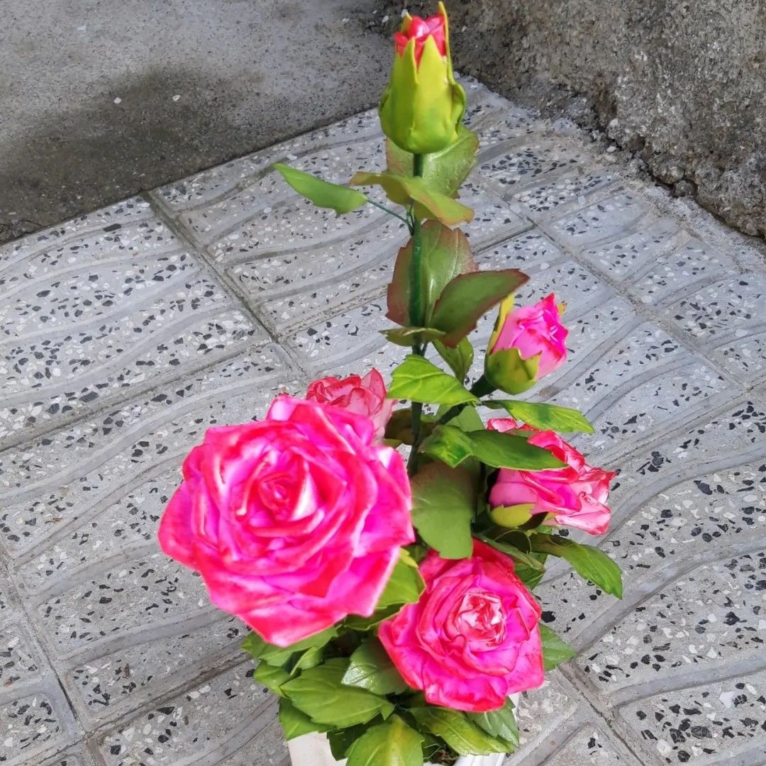 گل با گلدان مصنوعی