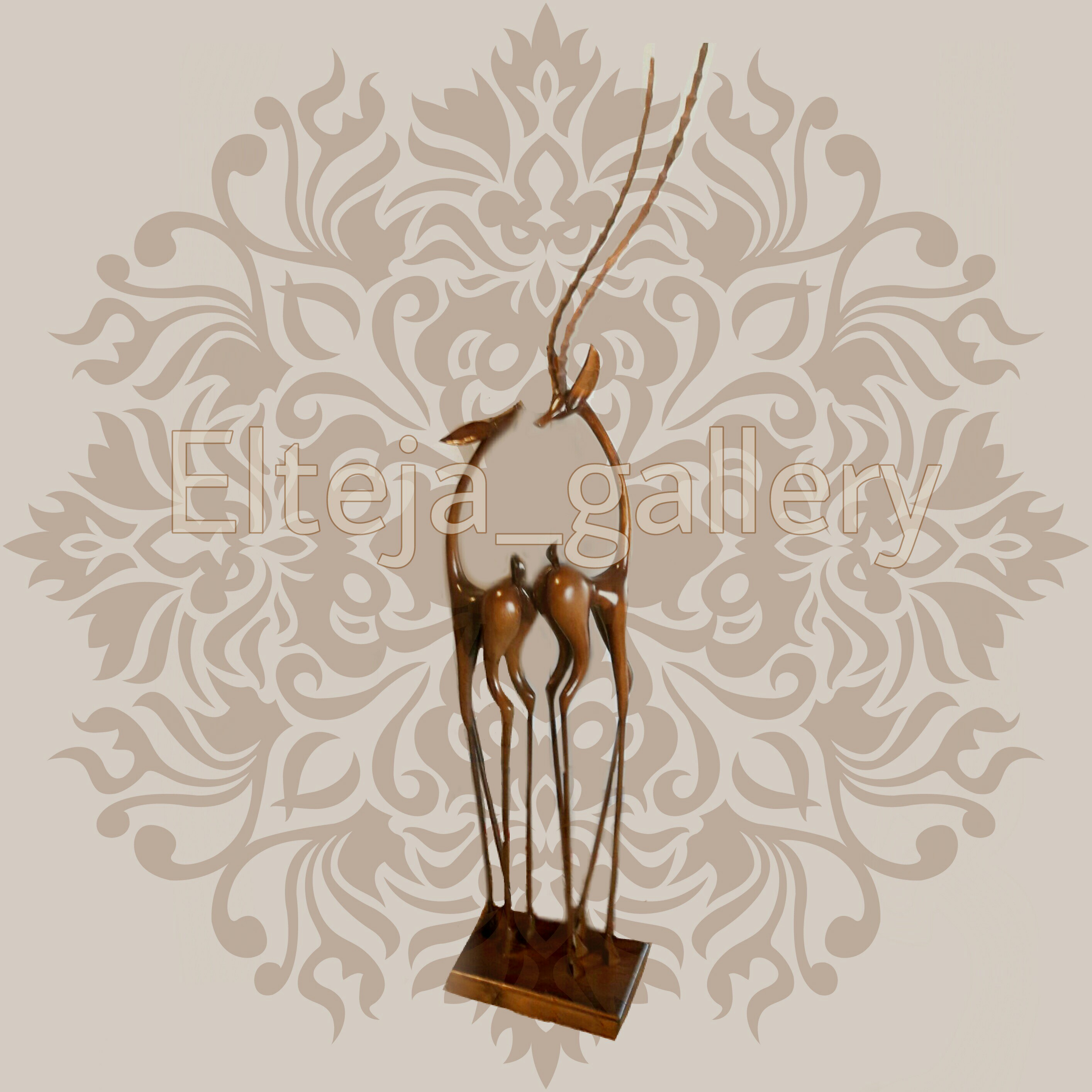 مجسمه غزال چوبی عاشق با ارتفاع 2 متر و 20 سانتی متر