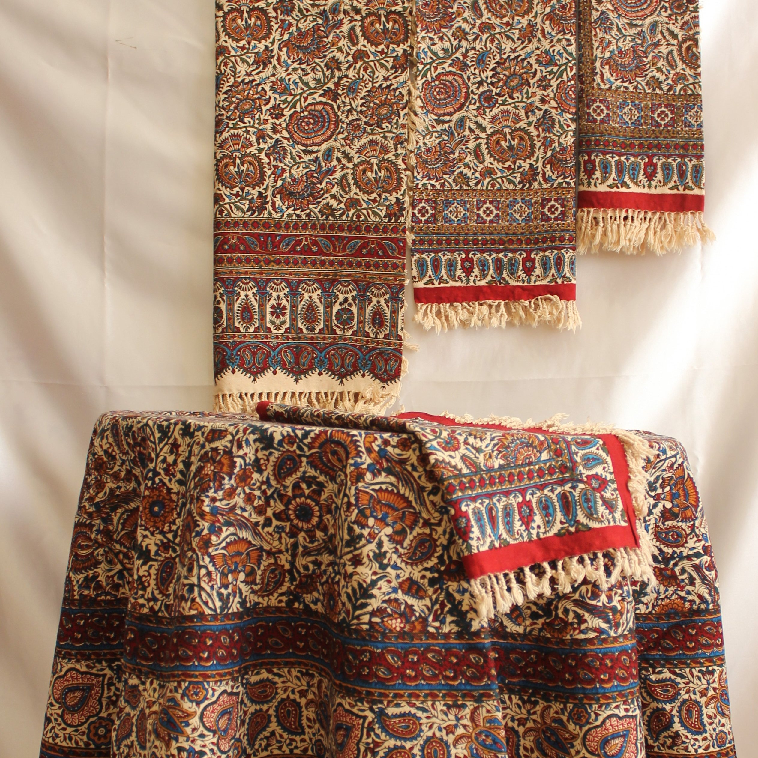 رومیزی قلمکاراعلا طرح گل سایز 100 در 100