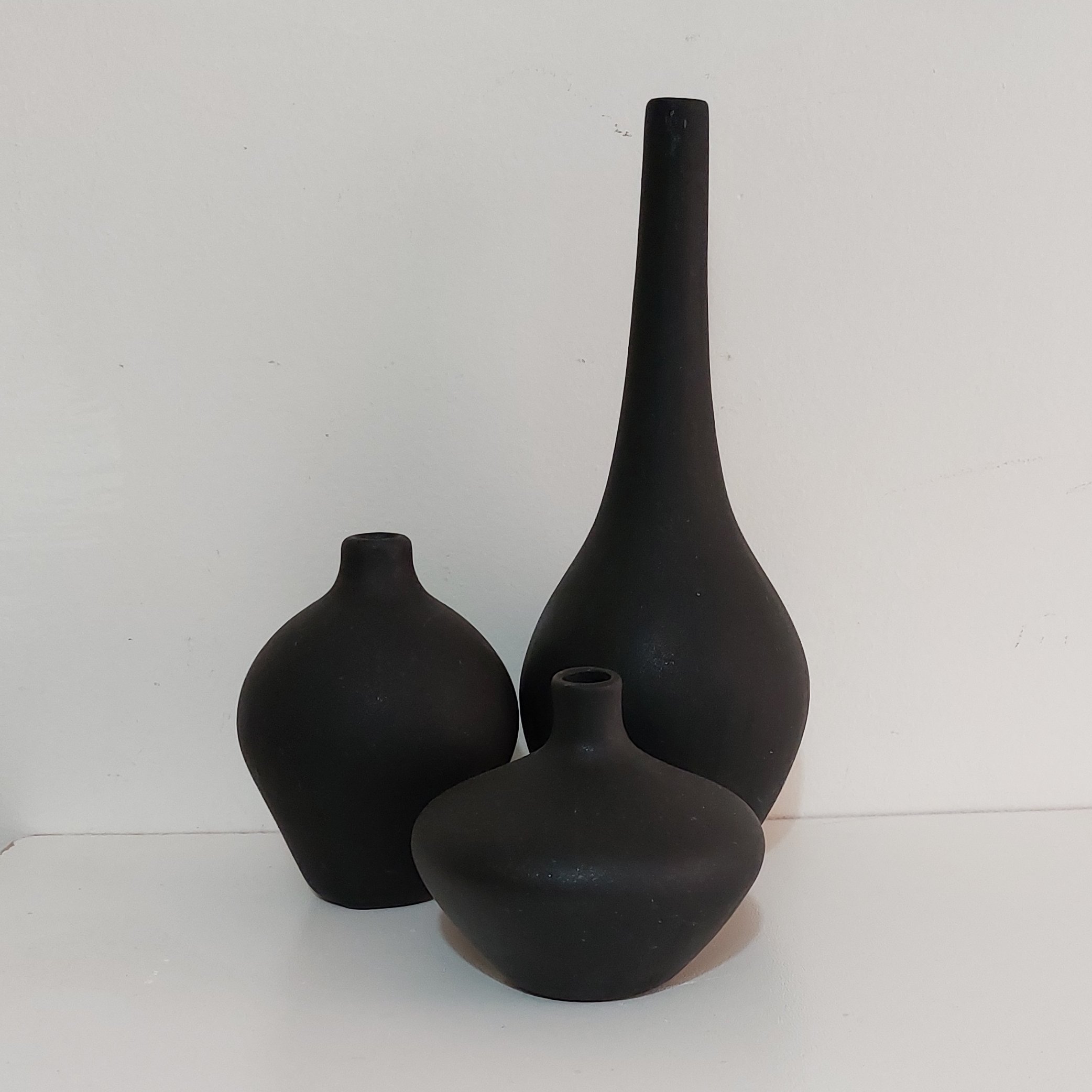 سالونگ.سه عدد گلدان در سایزهای مختلف به رنگ مشکی