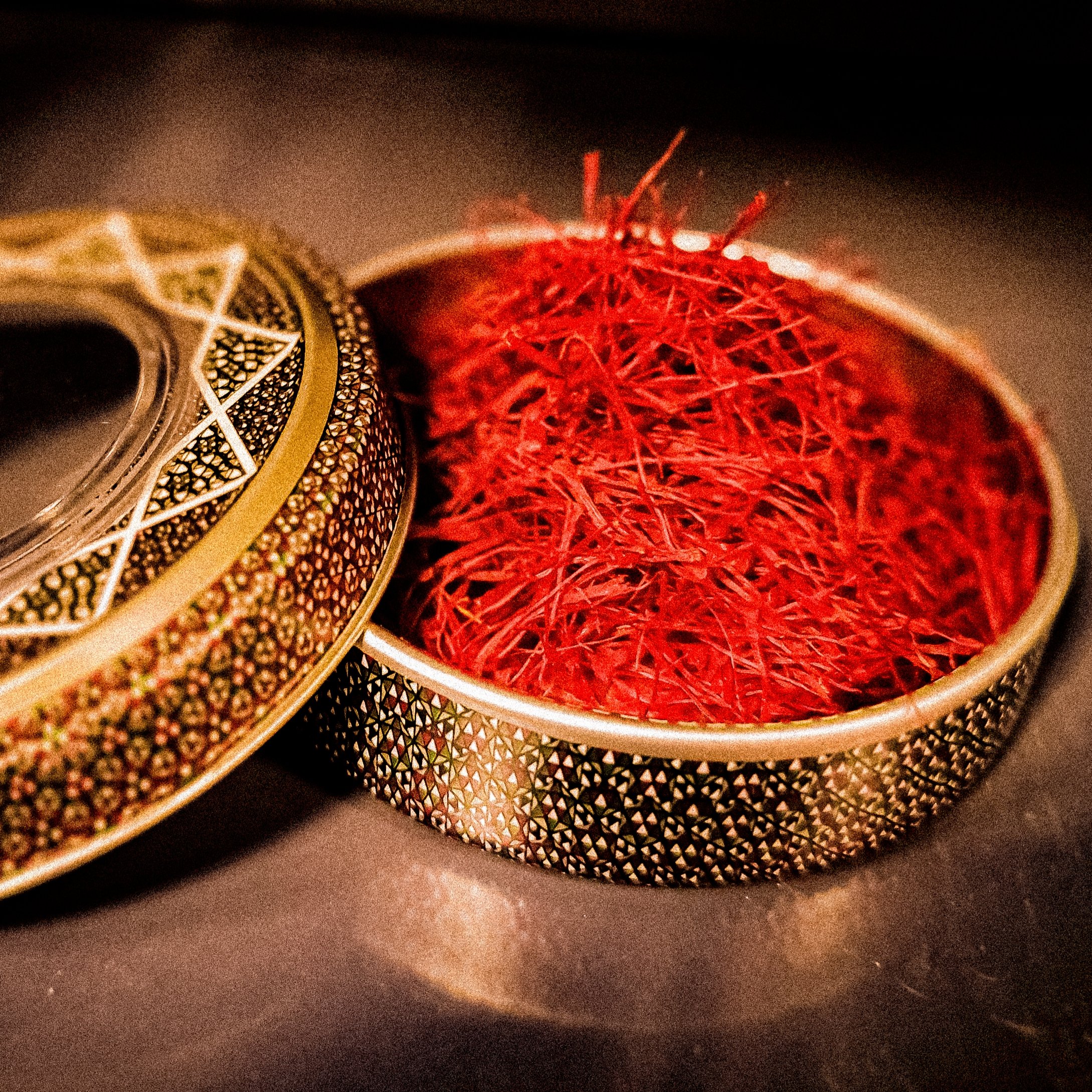 زعفران نگین  یک مثقالی ظرف خاتم 